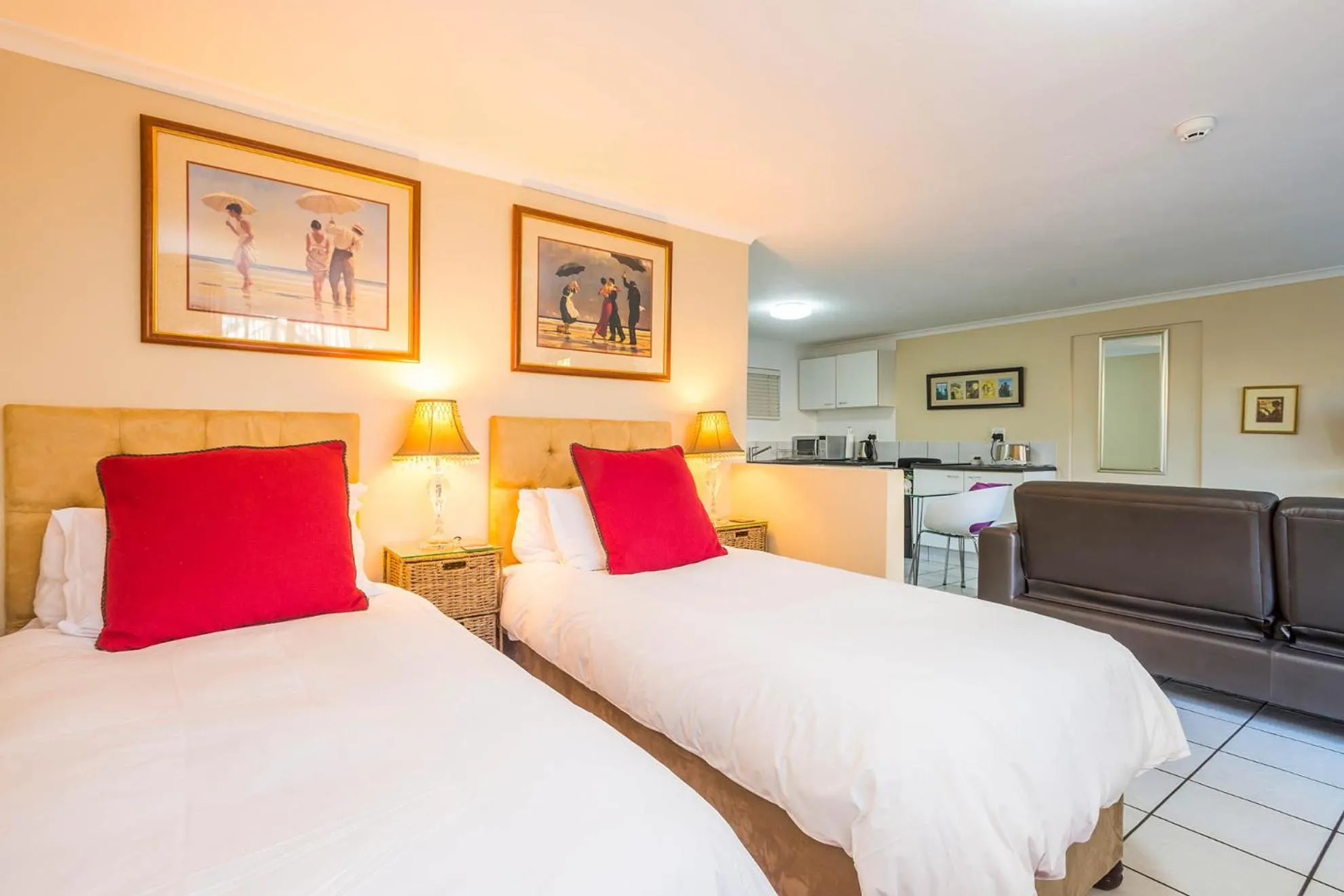 Kitchen or kitchenette, Bed in Westville Bed and Breakfast