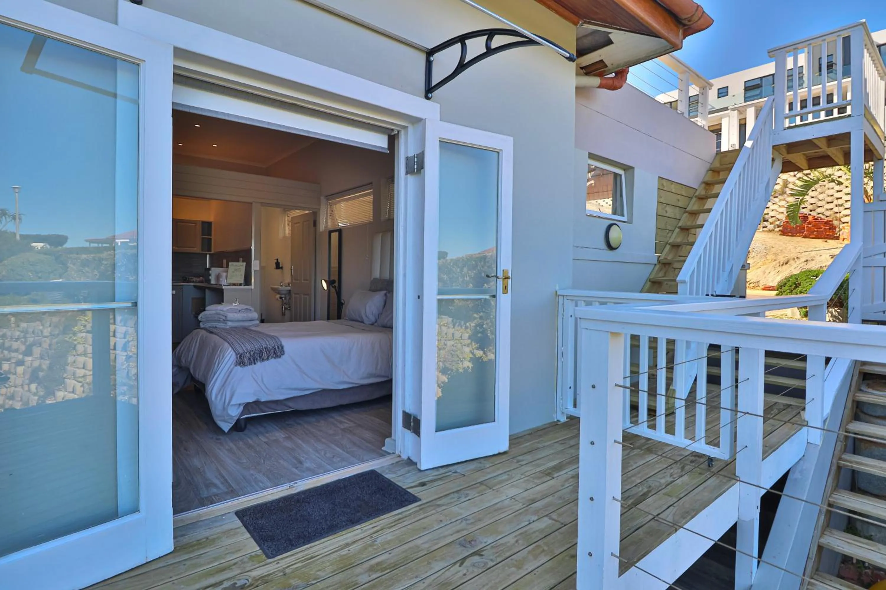 Balcony/Terrace, Bed in Glenview Heads Apartments