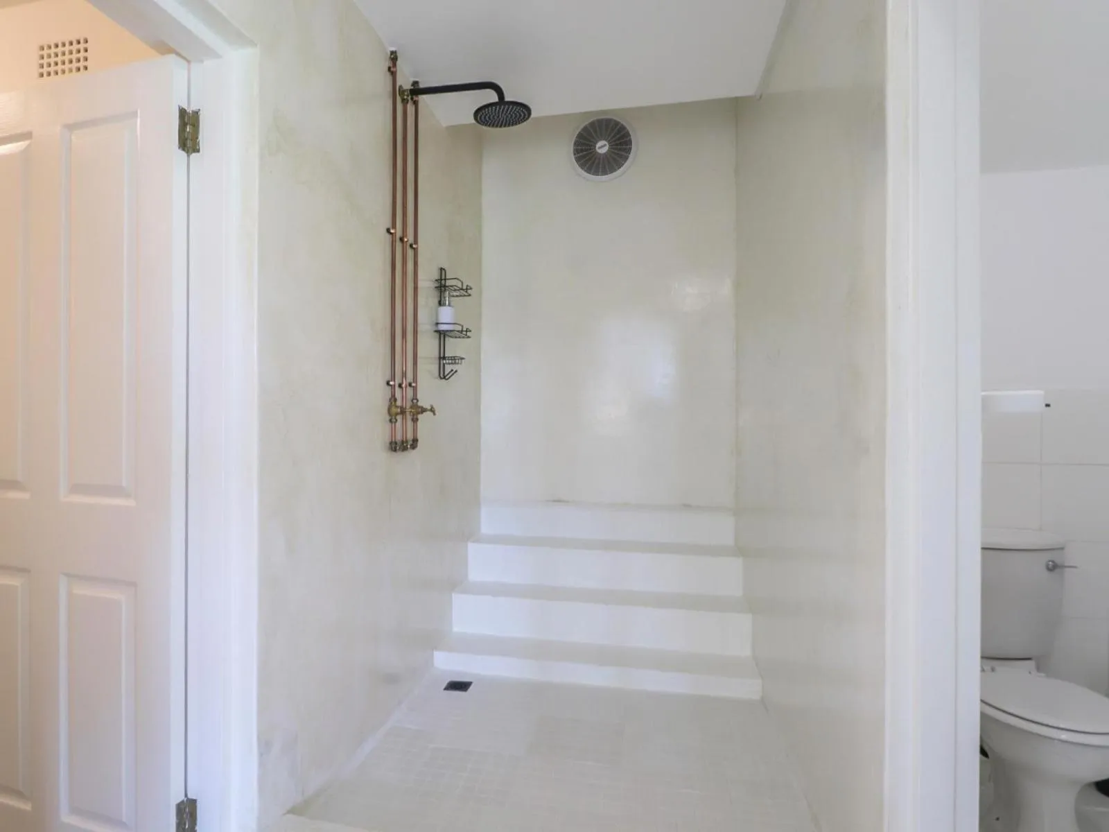 Shower in Glenview Heads Apartments