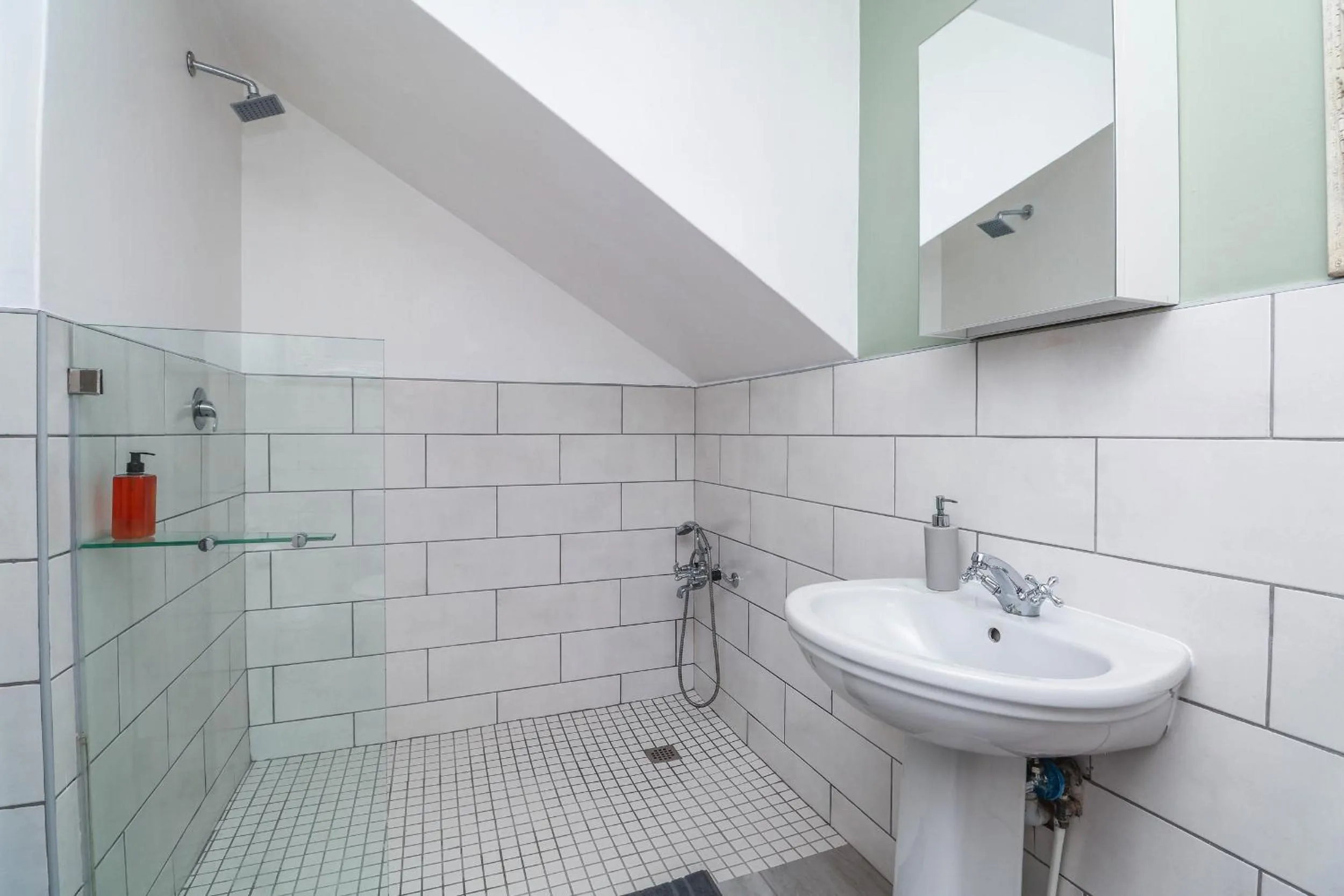 Shower in Glenview Heads Apartments