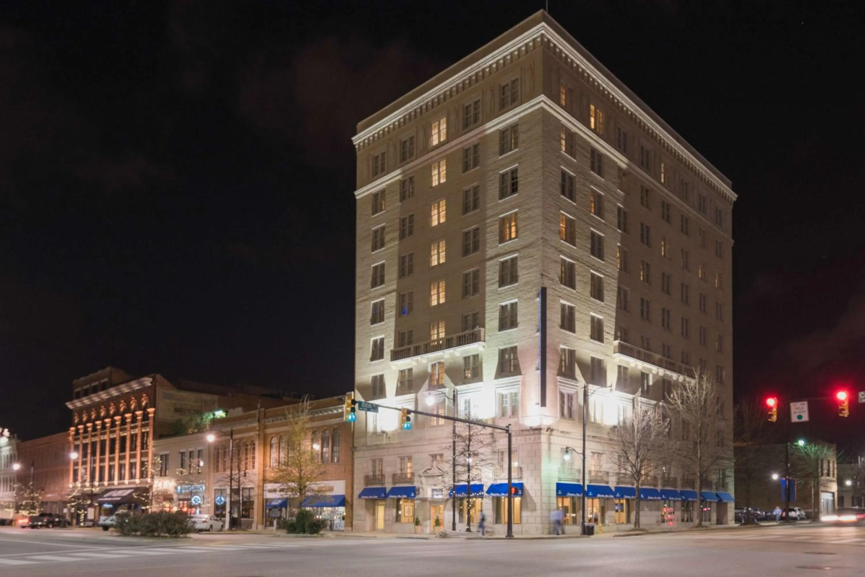Property building in Hampton Inn & Suites Montgomery-Downtown