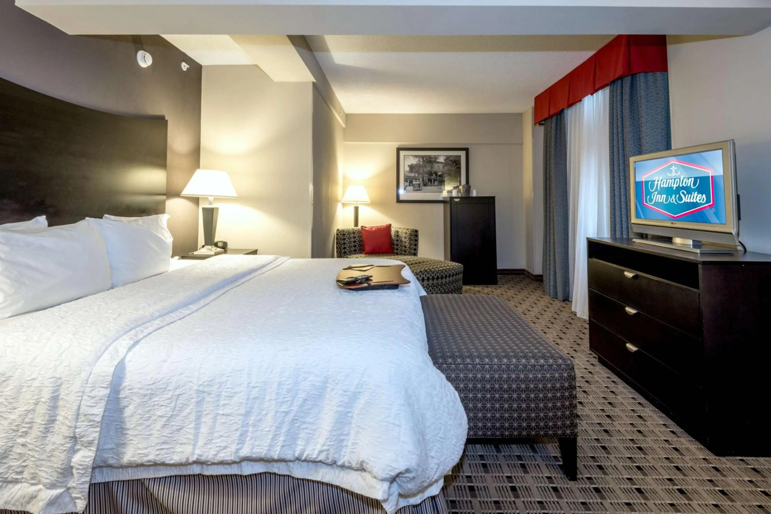 Bed in Hampton Inn & Suites Montgomery-Downtown