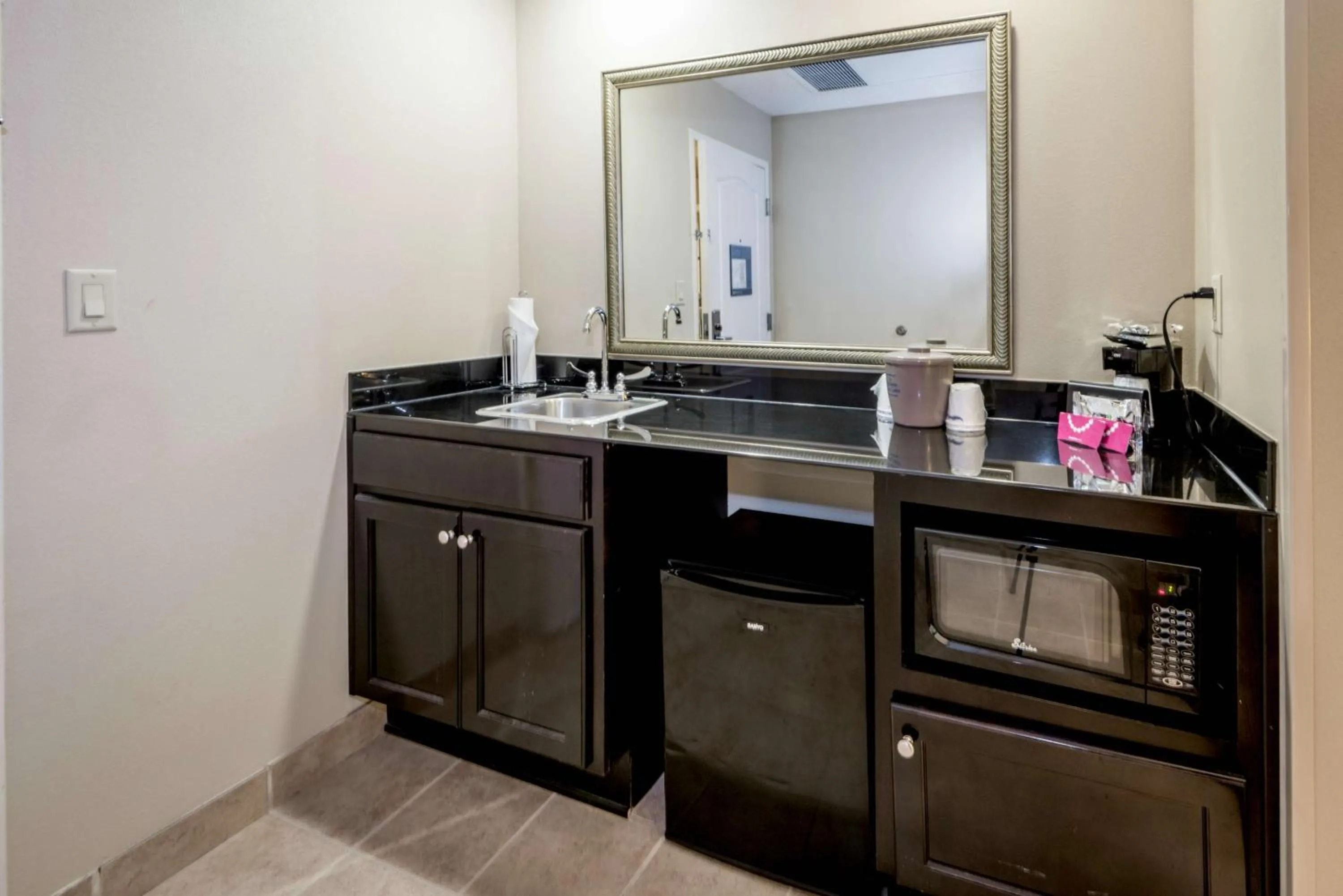 Kitchen or kitchenette in Hampton Inn & Suites Montgomery-Downtown