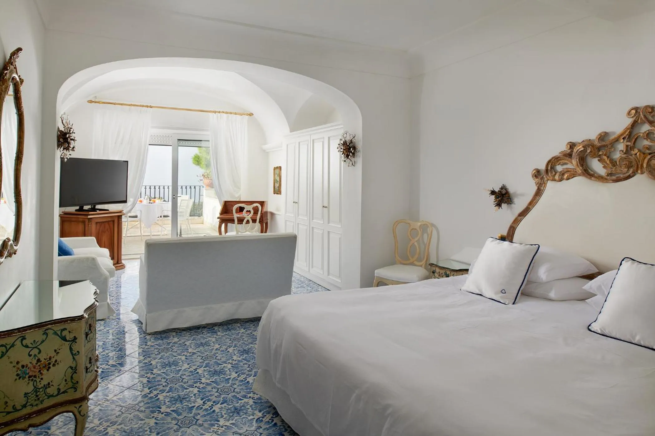 Bed in Hotel Scalinatella