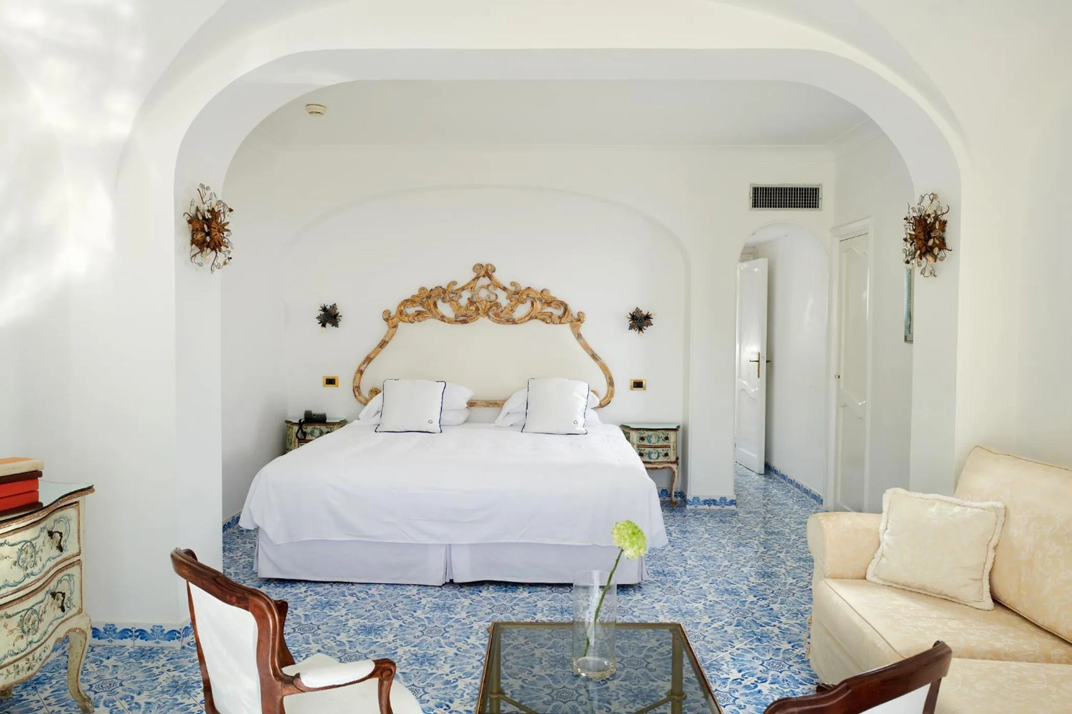 Bed in Hotel Scalinatella