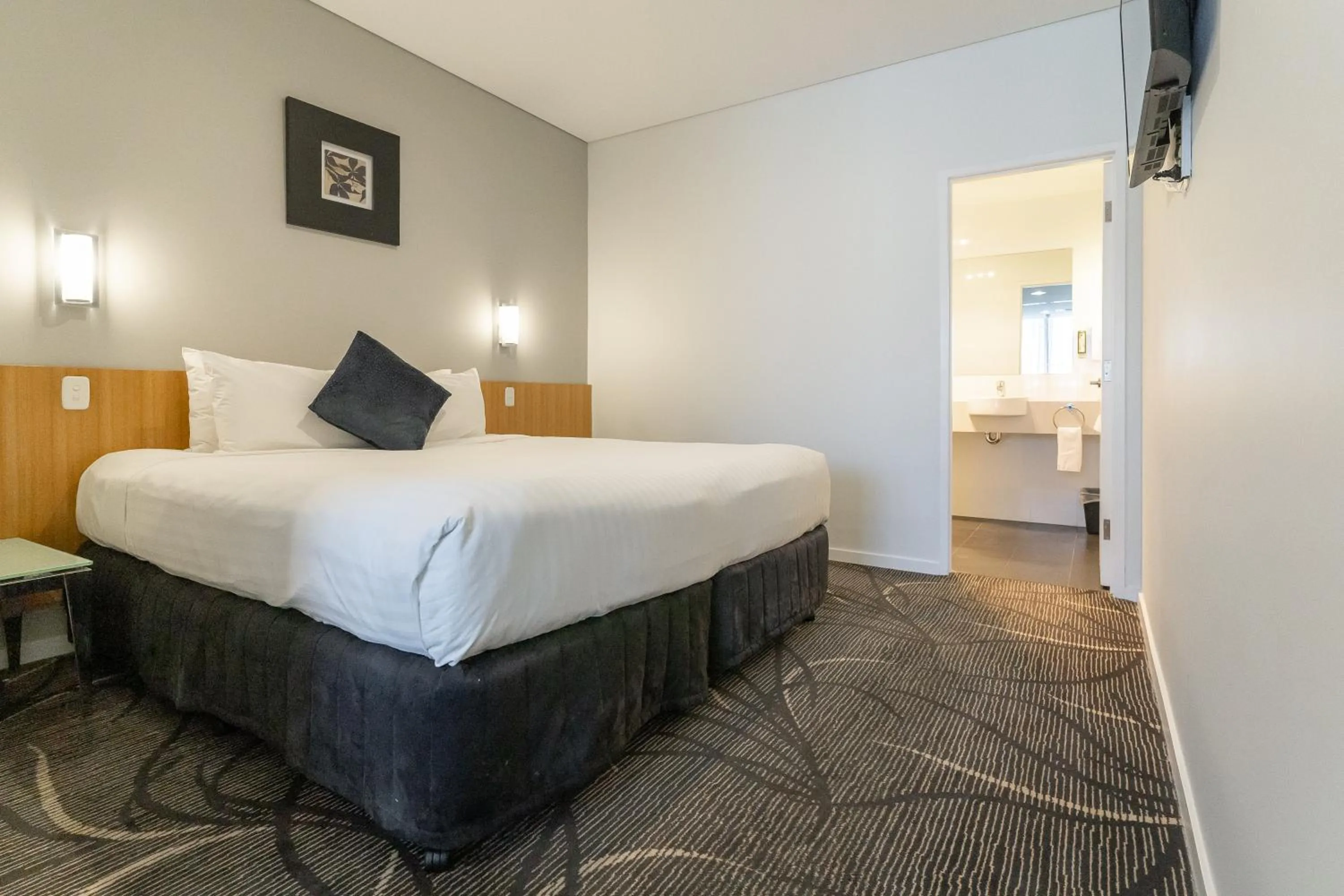 Bed in Adelaide Rockford