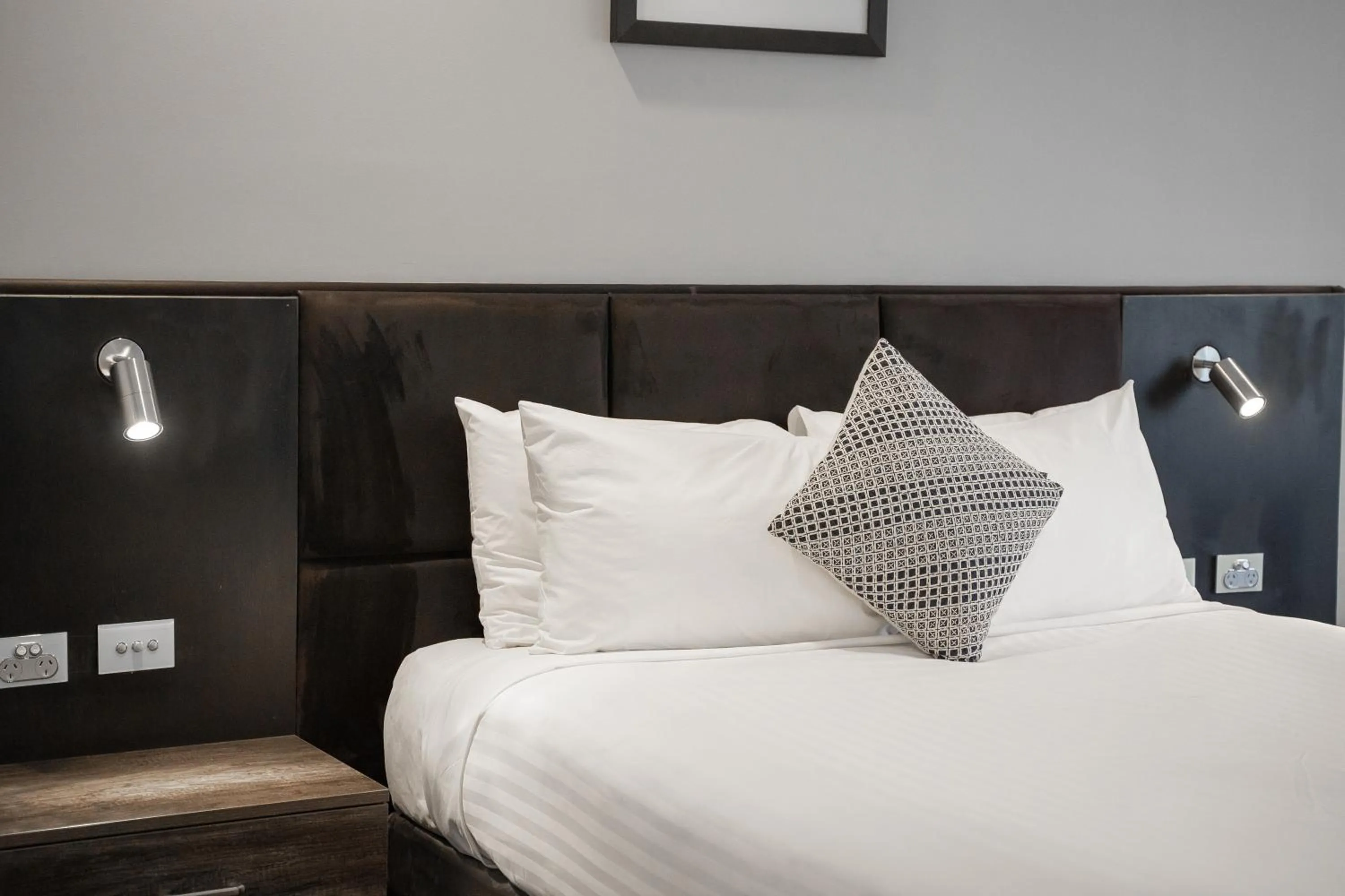 Bed in Adelaide Rockford