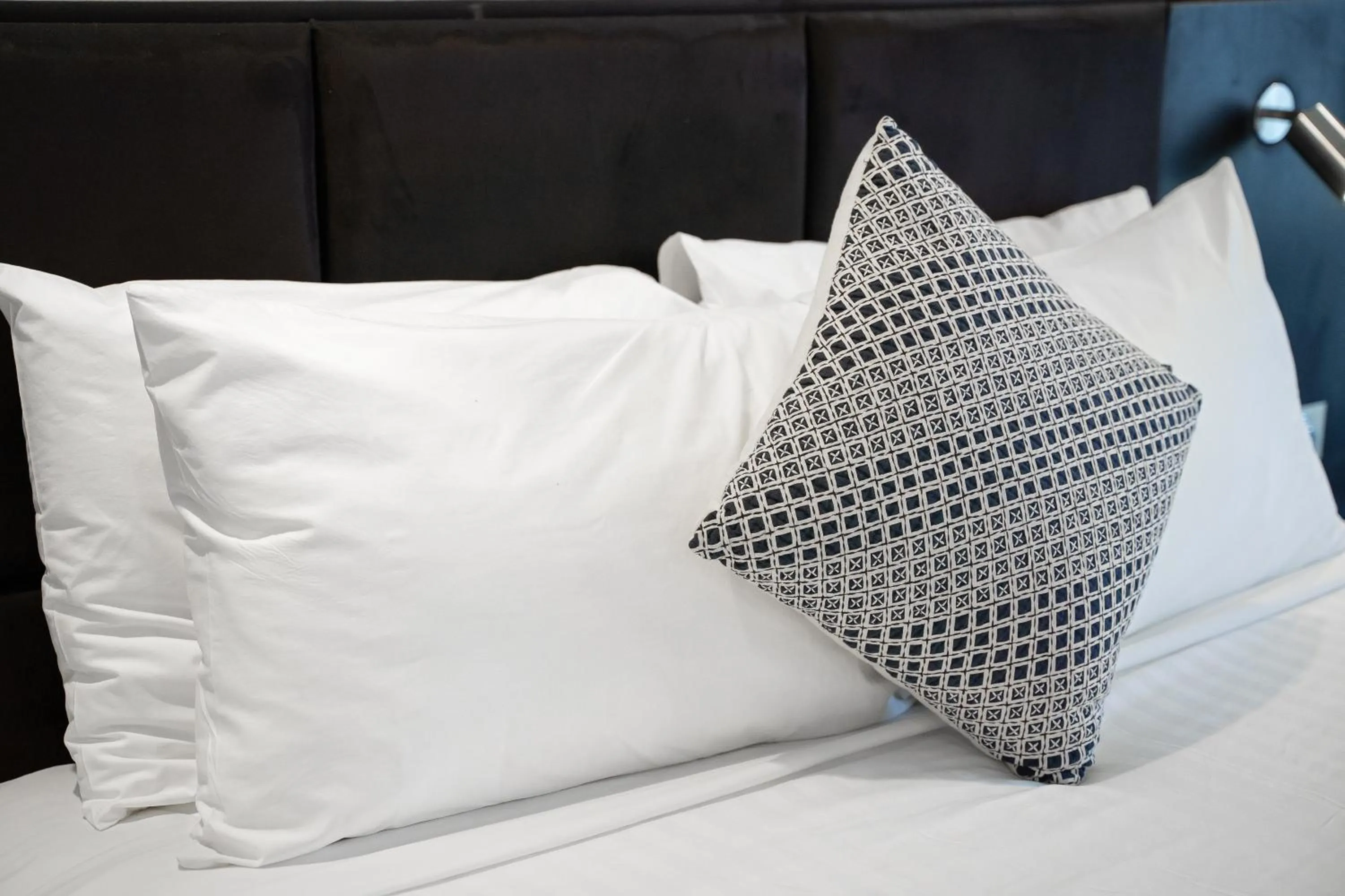 Bed in Adelaide Rockford