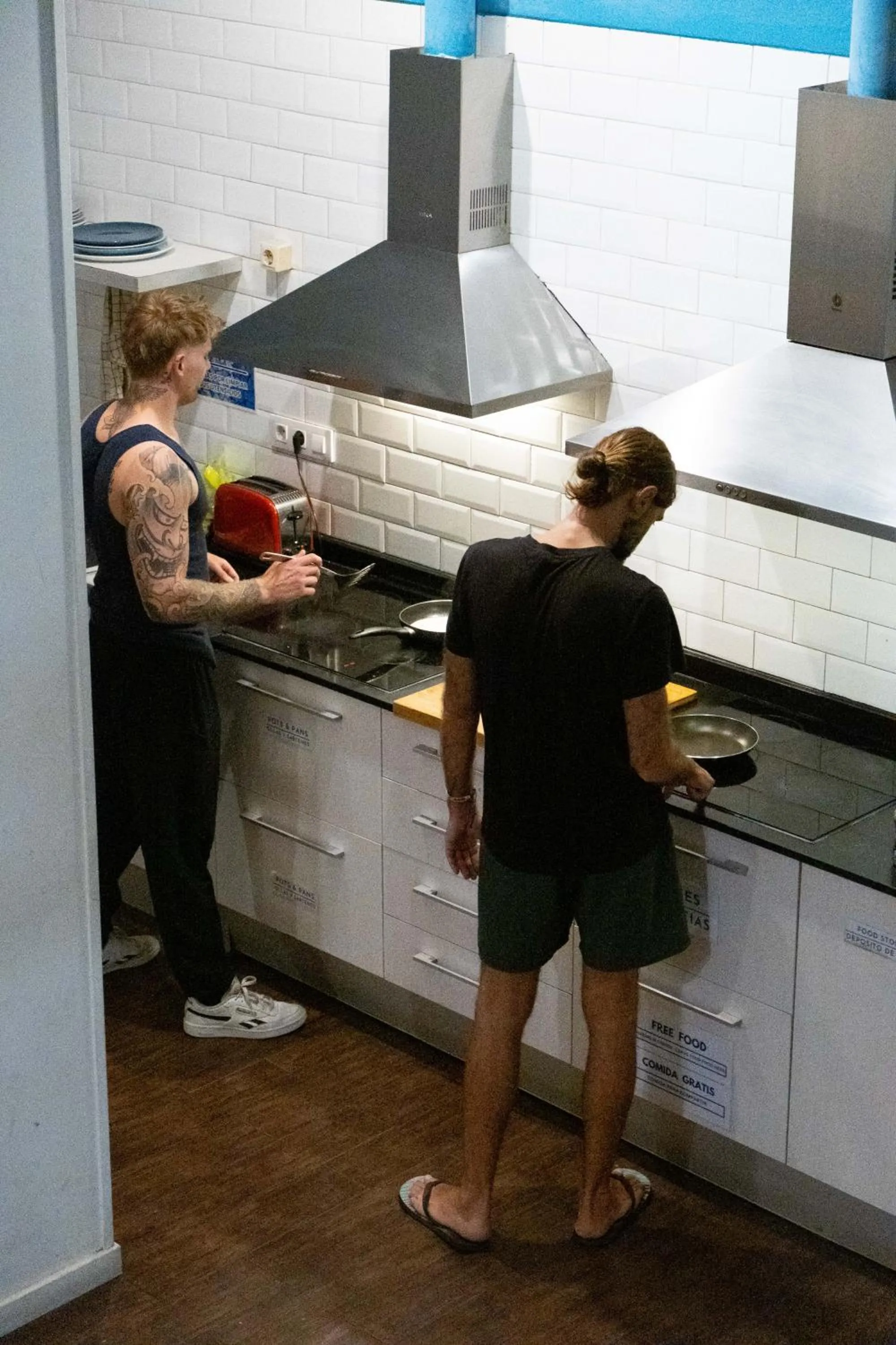 Communal kitchen in 360 Hostel Centro