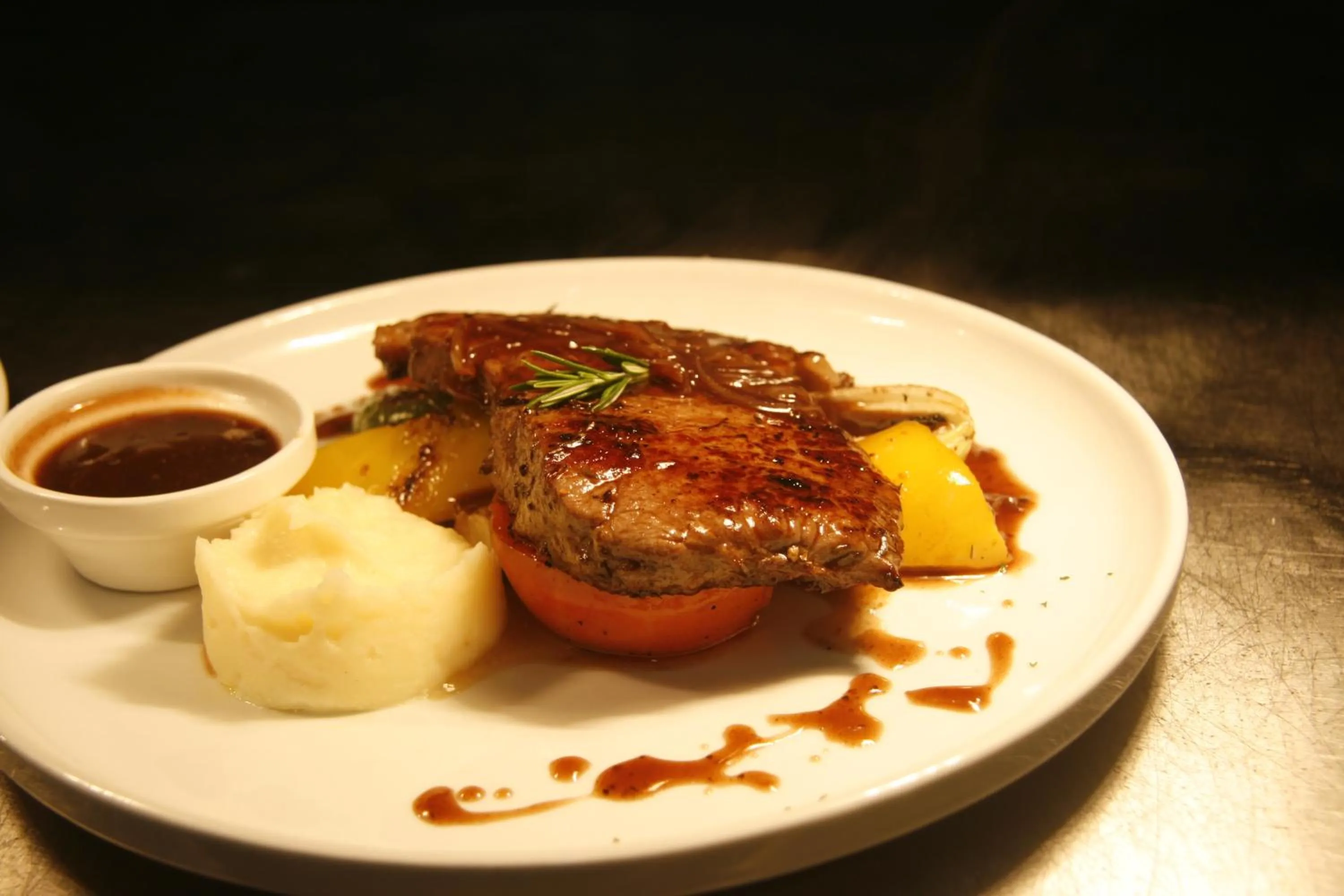 Restaurant/places to eat in Wai Ora Lakeside Spa Resort