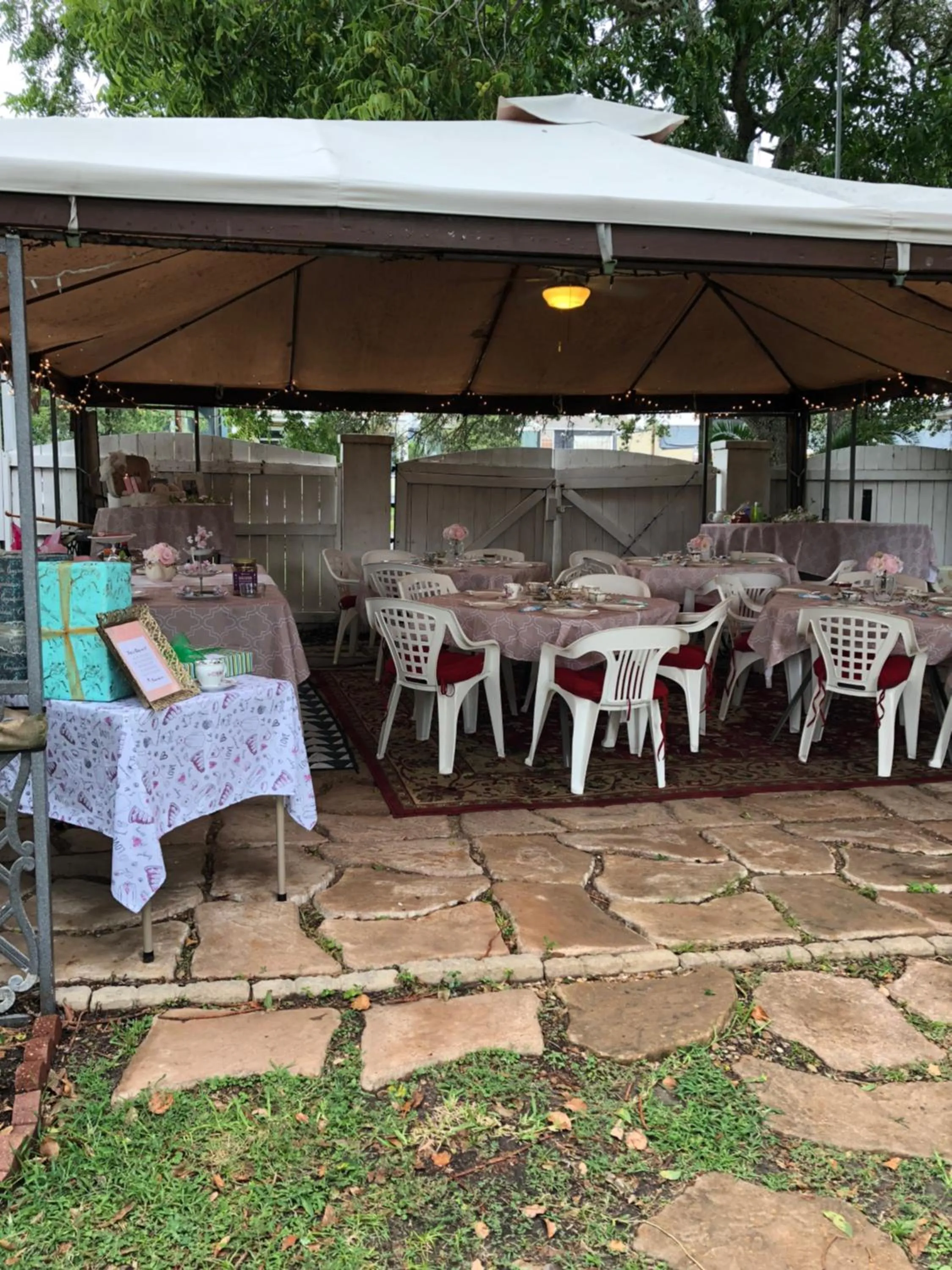 Entertainment in Avenue O Bed and Breakfast