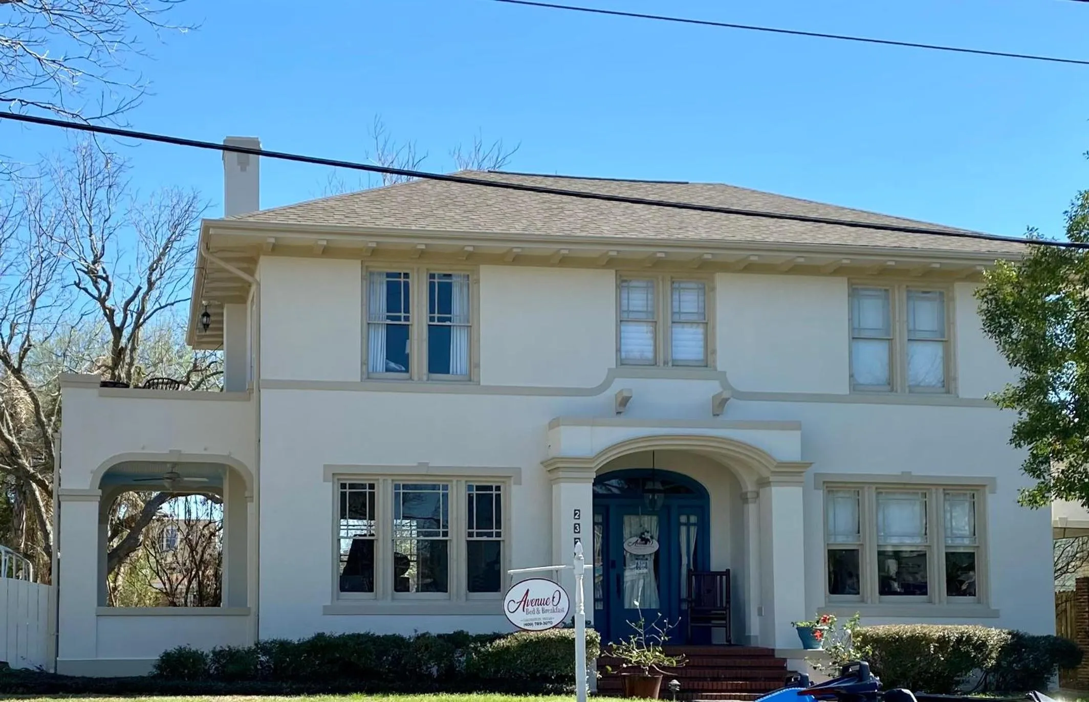 Property building in Avenue O Bed and Breakfast