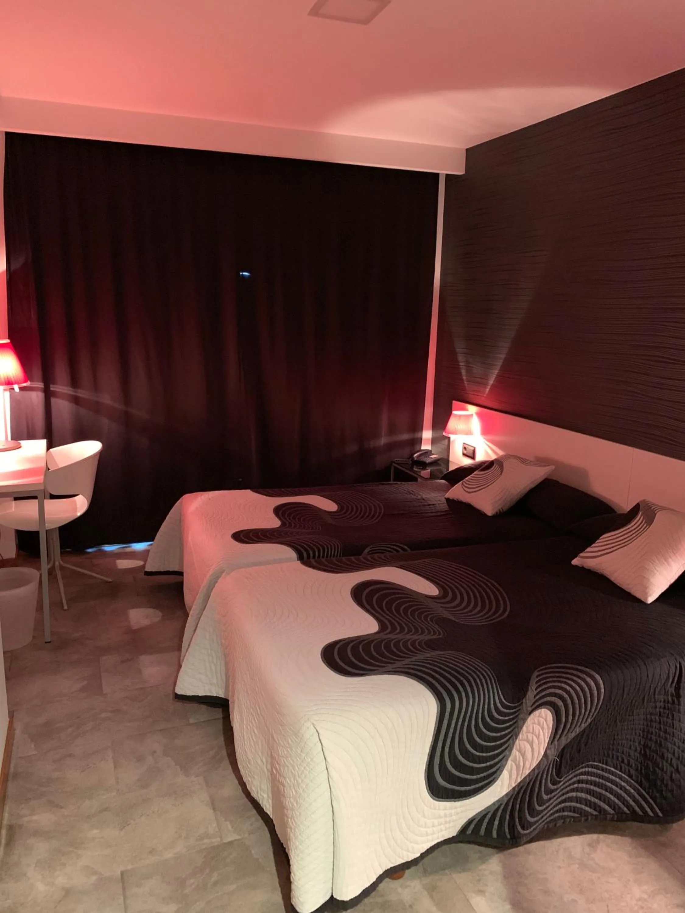 Photo of the whole room, Bed in La Suite Hotel