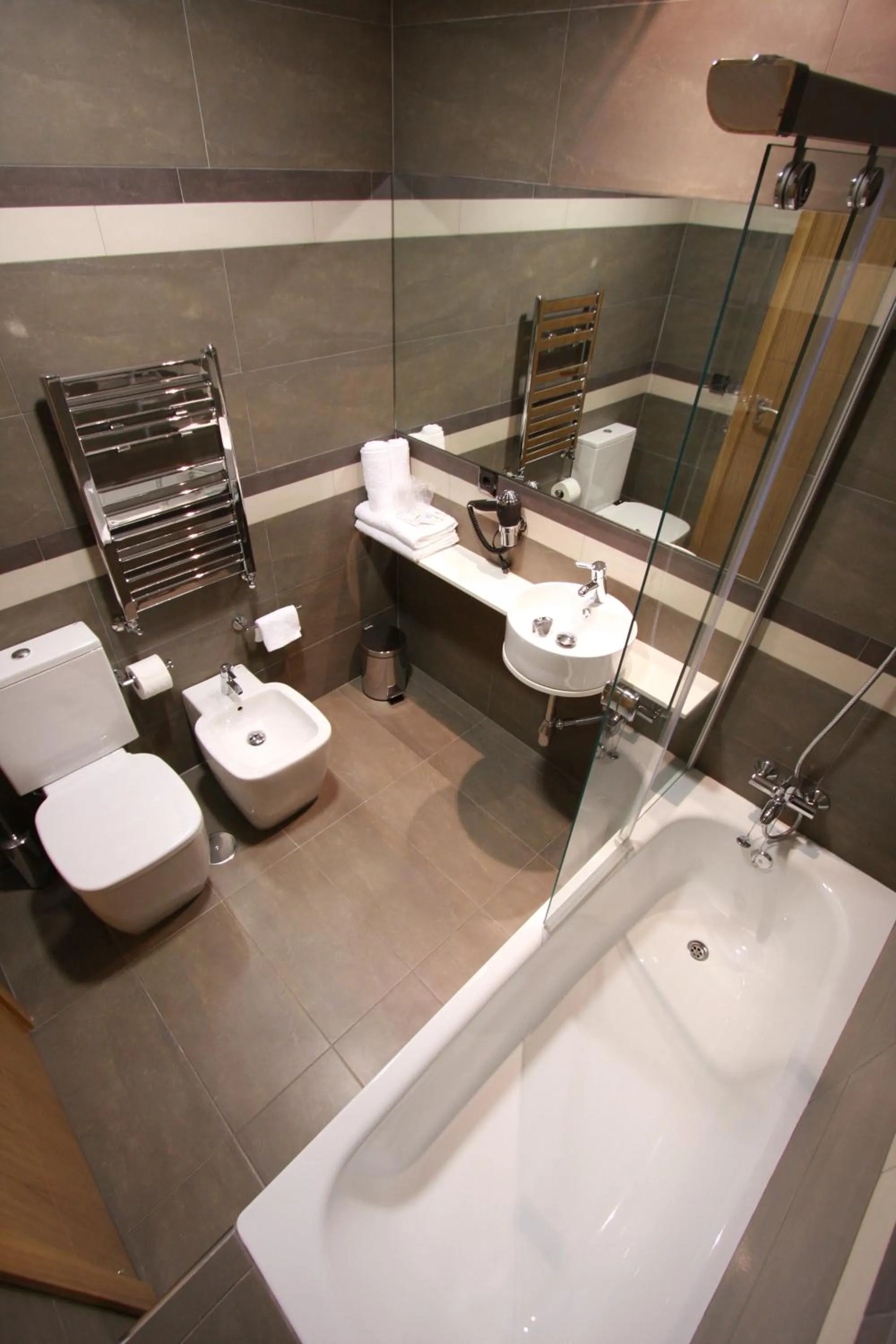 Bathroom in La Suite Hotel