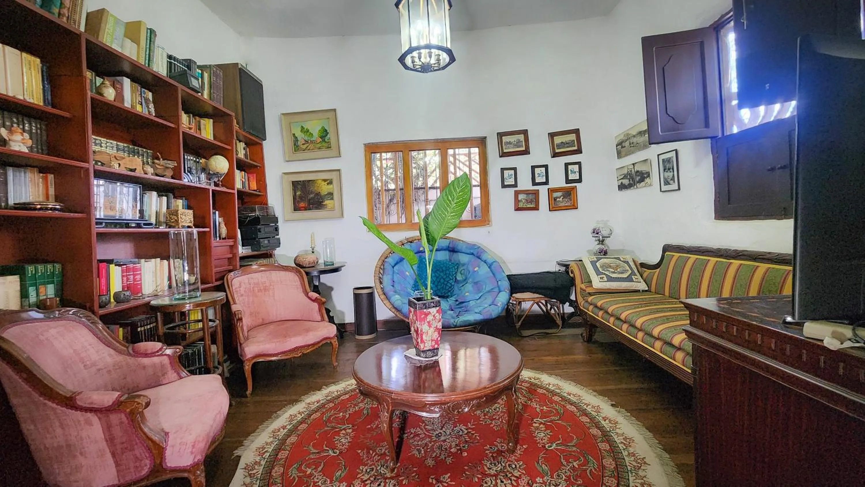 Library in Casa Carmelita Hotel Boutique Pitalito
