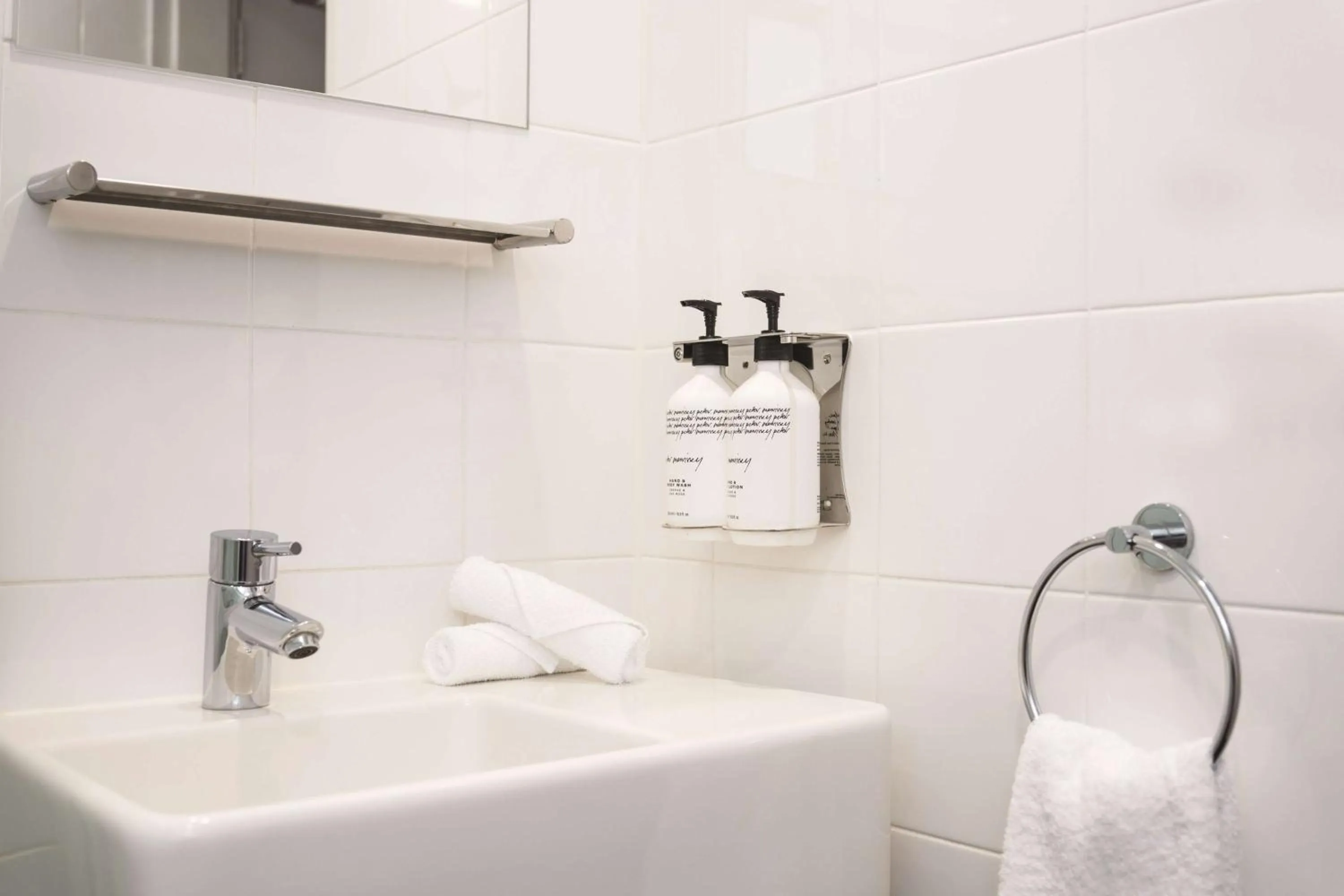 Bedroom in Travelodge Hotel Hobart