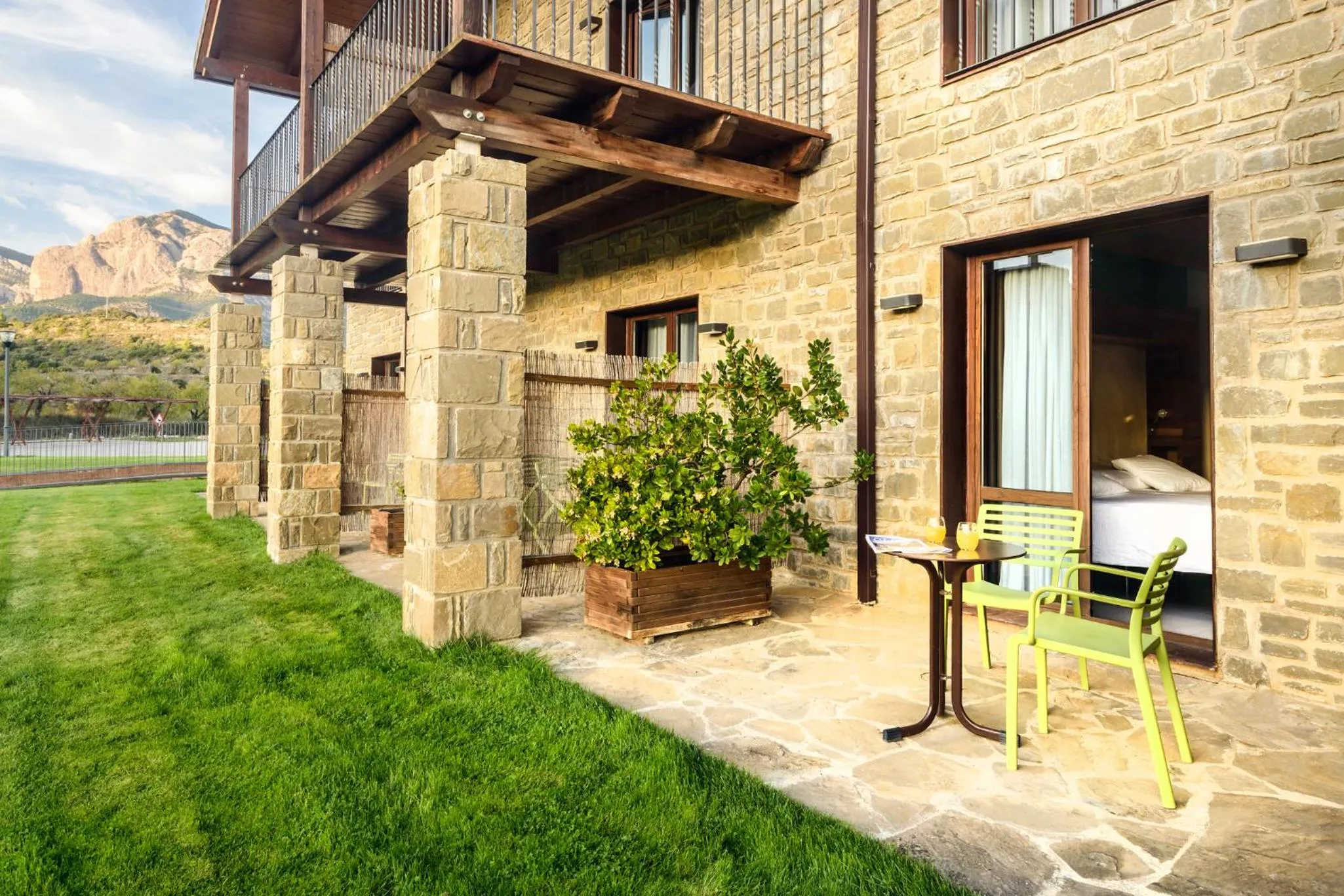 Balcony/Terrace in Hotel Spa Aguas de los Mallos