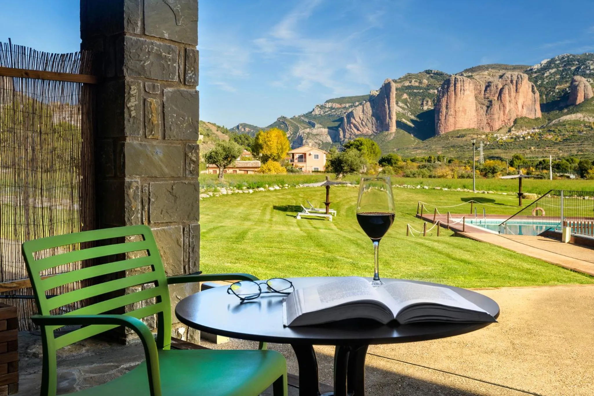 Garden view in Hotel Spa Aguas de los Mallos