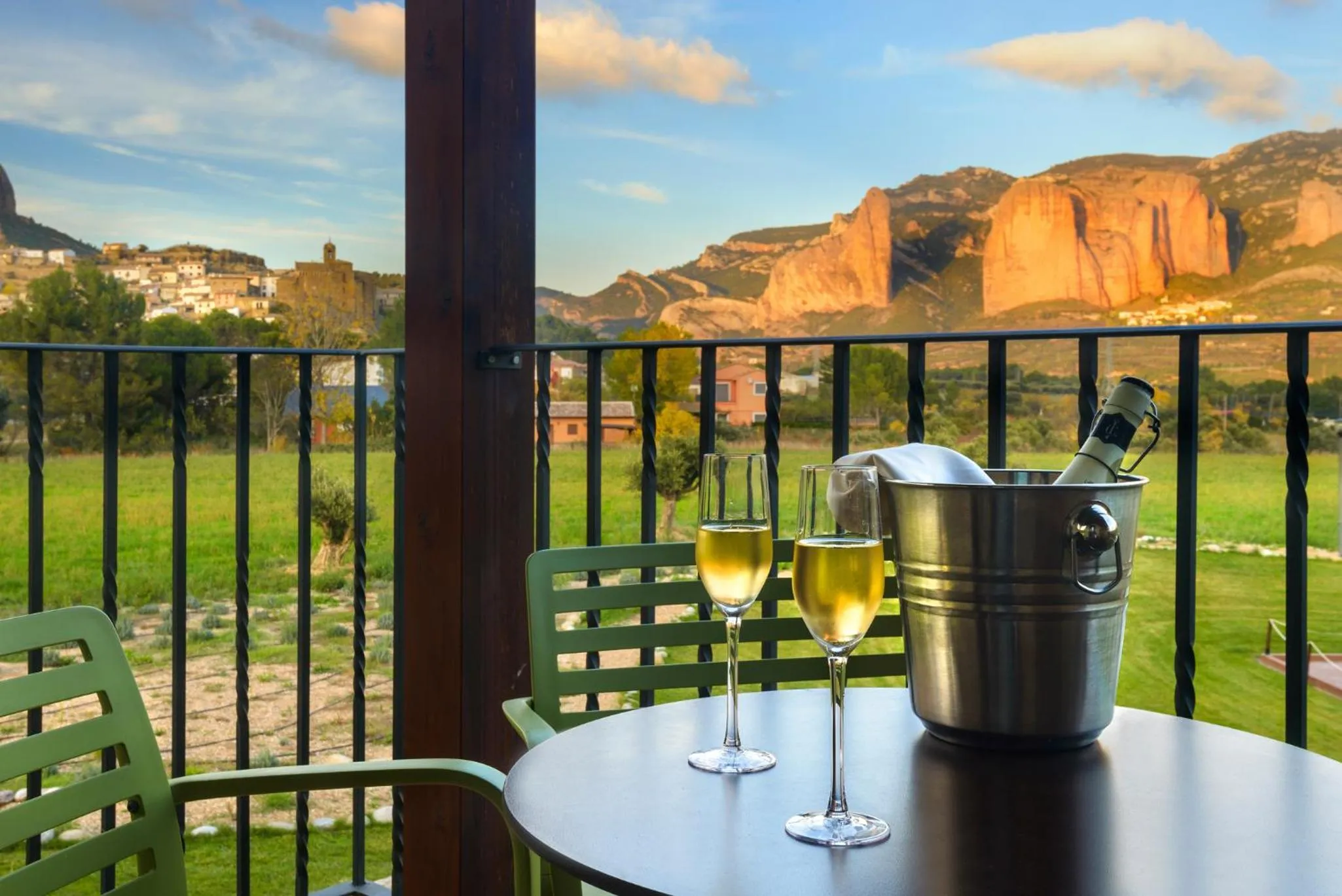 Balcony/Terrace in Hotel Spa Aguas de los Mallos
