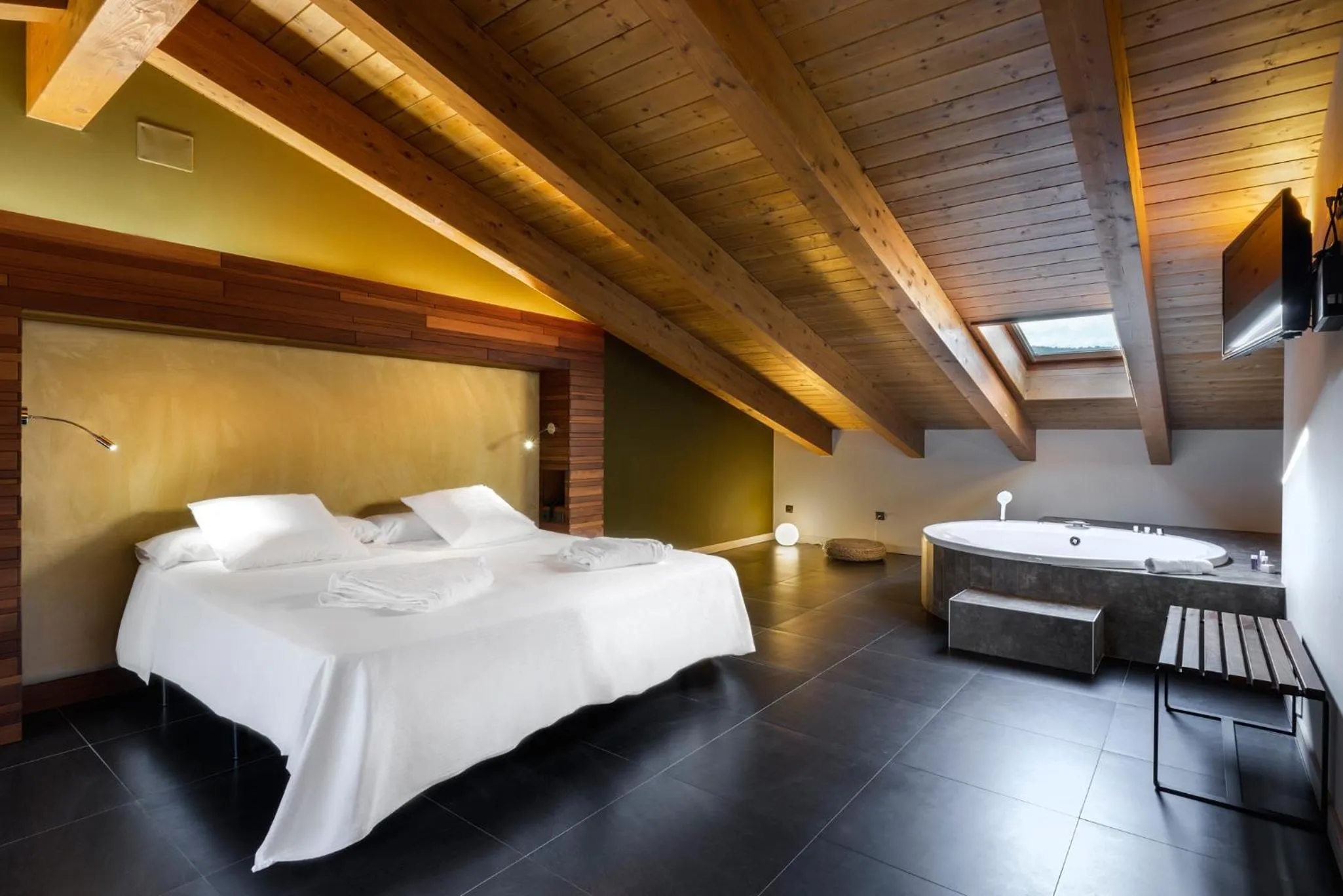 Bed in Hotel Spa Aguas de los Mallos