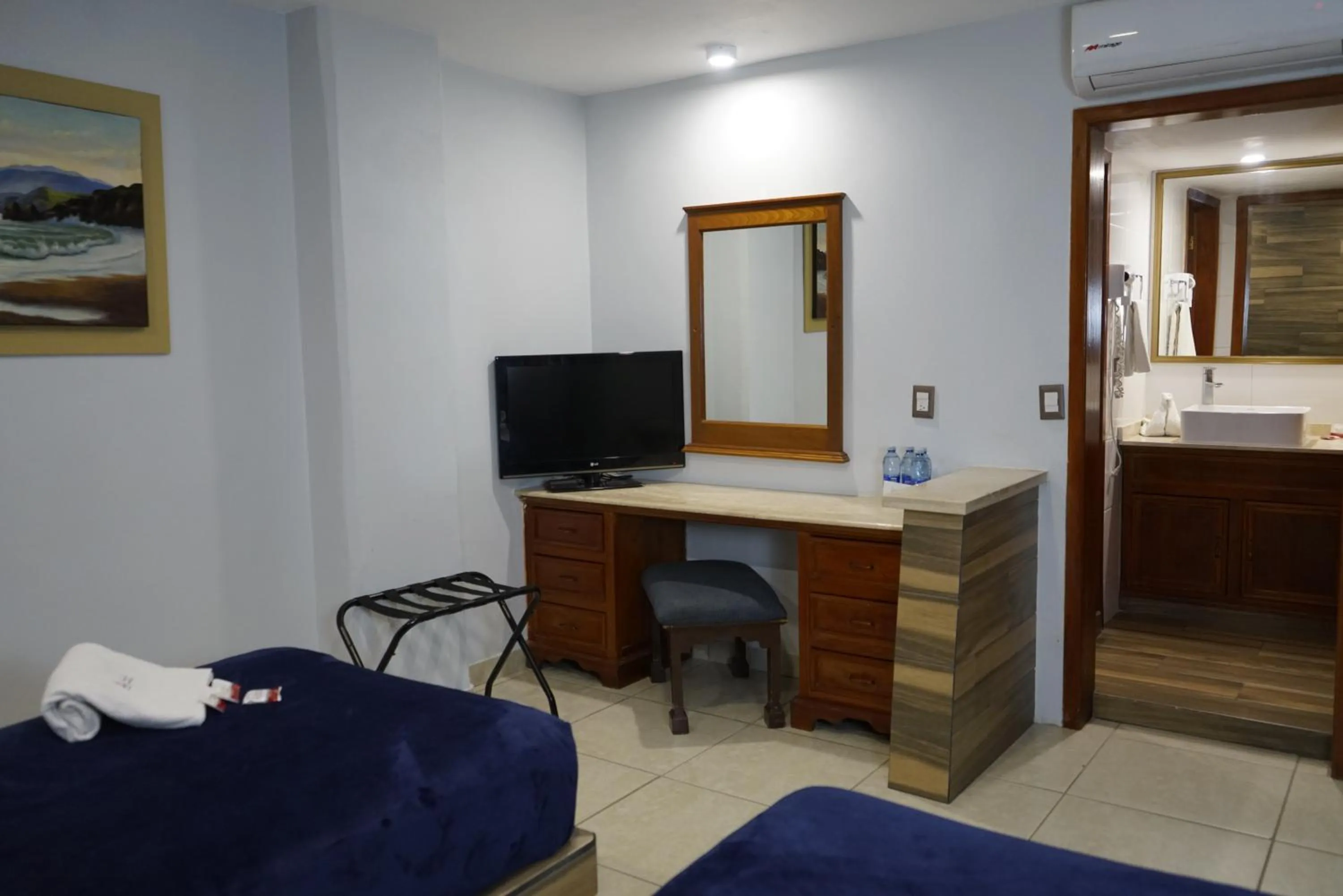 TV and multimedia, Bed in Hotel Santiago De Compostela - Guadalajara Centro Historico