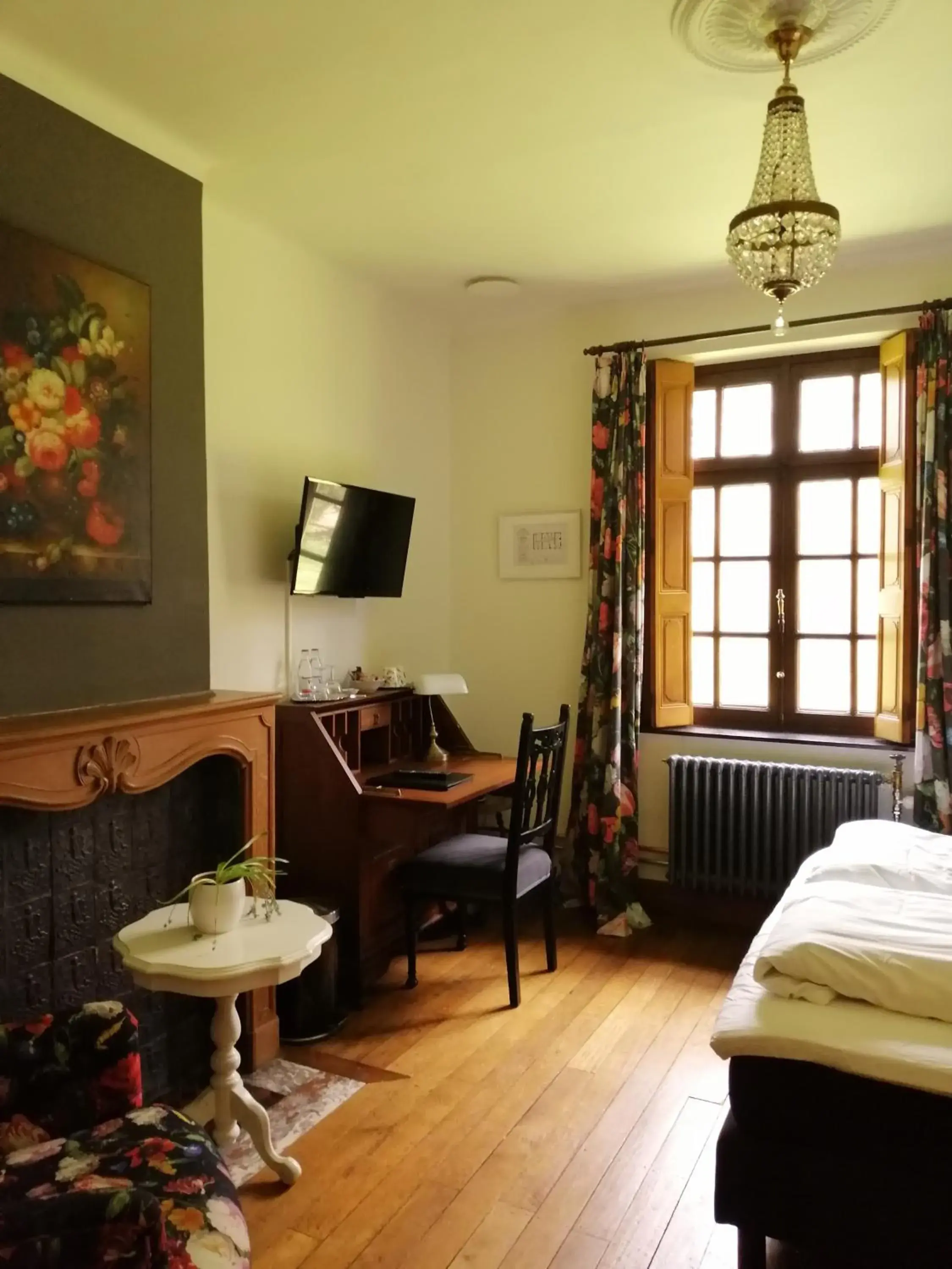 Double Room with Private Bathroom in Het Domherenhuis B&B, Restaurant Calice Double Room with Private Bathroom in Het Domherenhuis B&B, Restaurant Calice