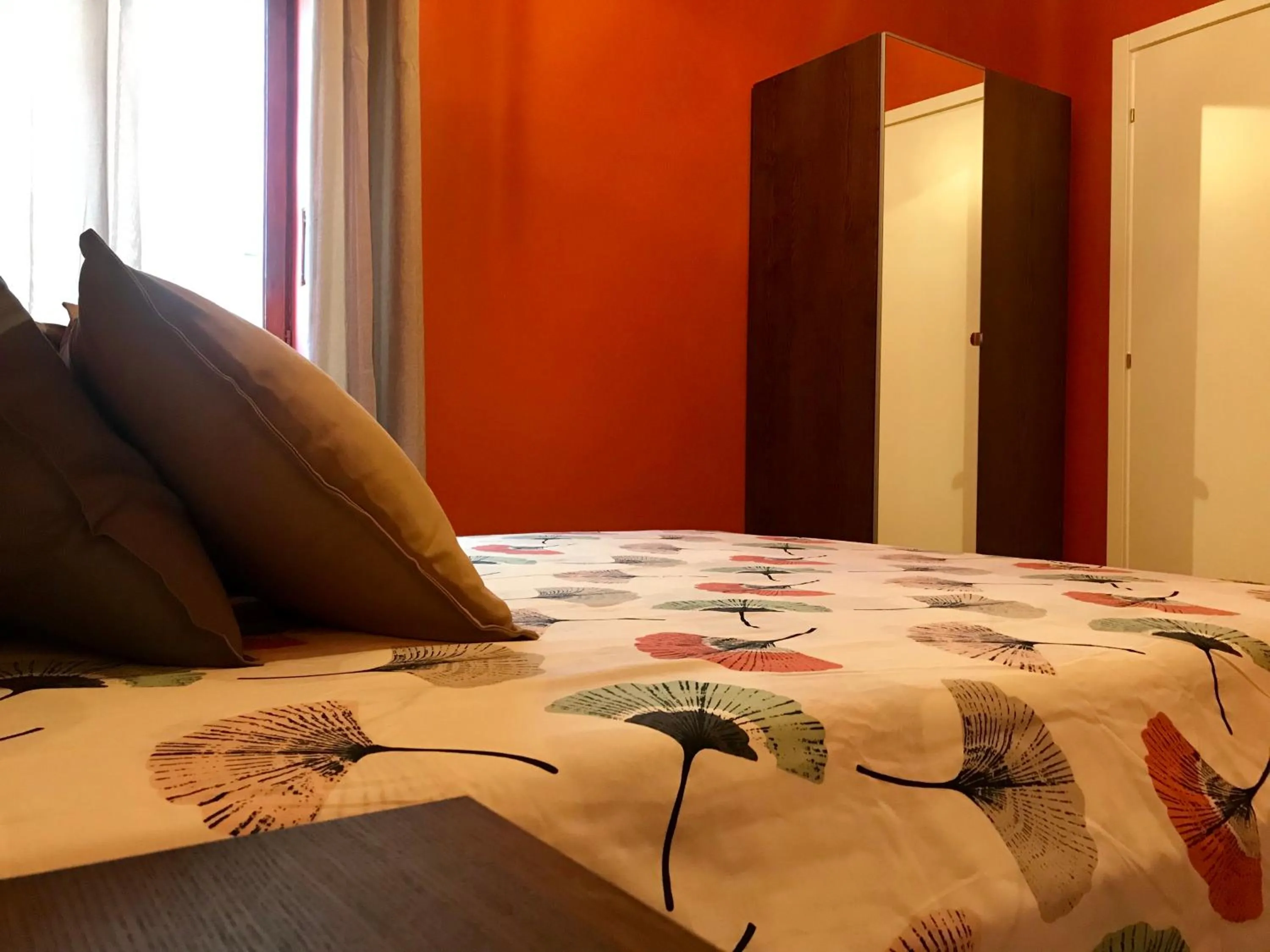 Photo of the whole room, Bed in Napolide