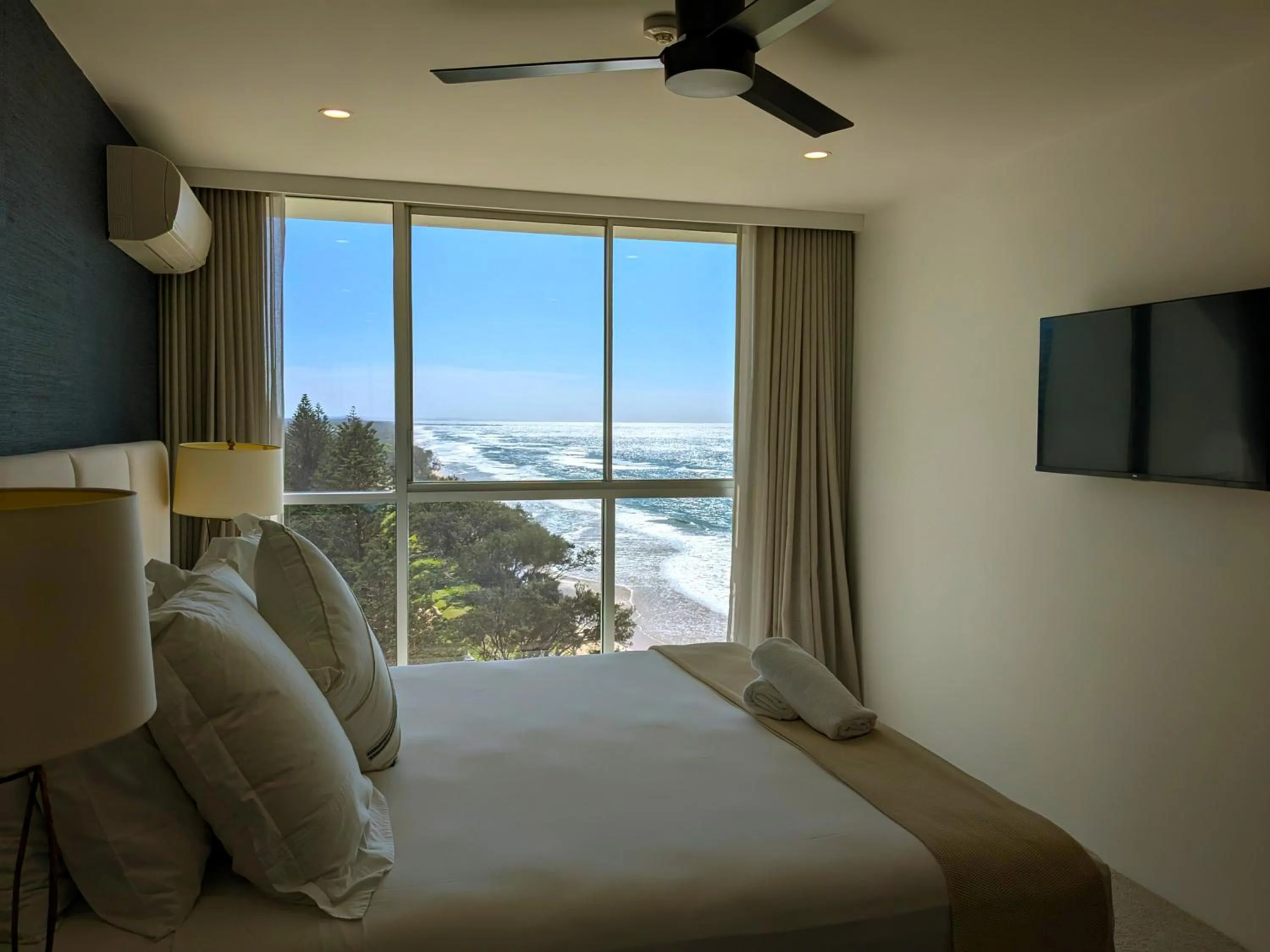 Bed in Golden Sands on the Beach - Absolute Beachfront Apartments