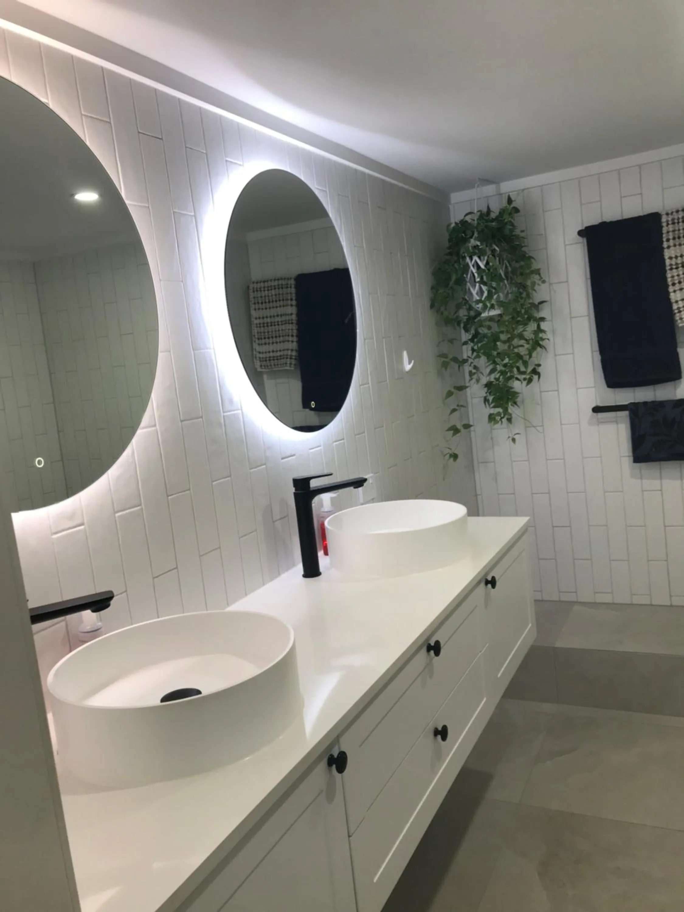 Bathroom in Golden Sands on the Beach - Absolute Beachfront Apartments