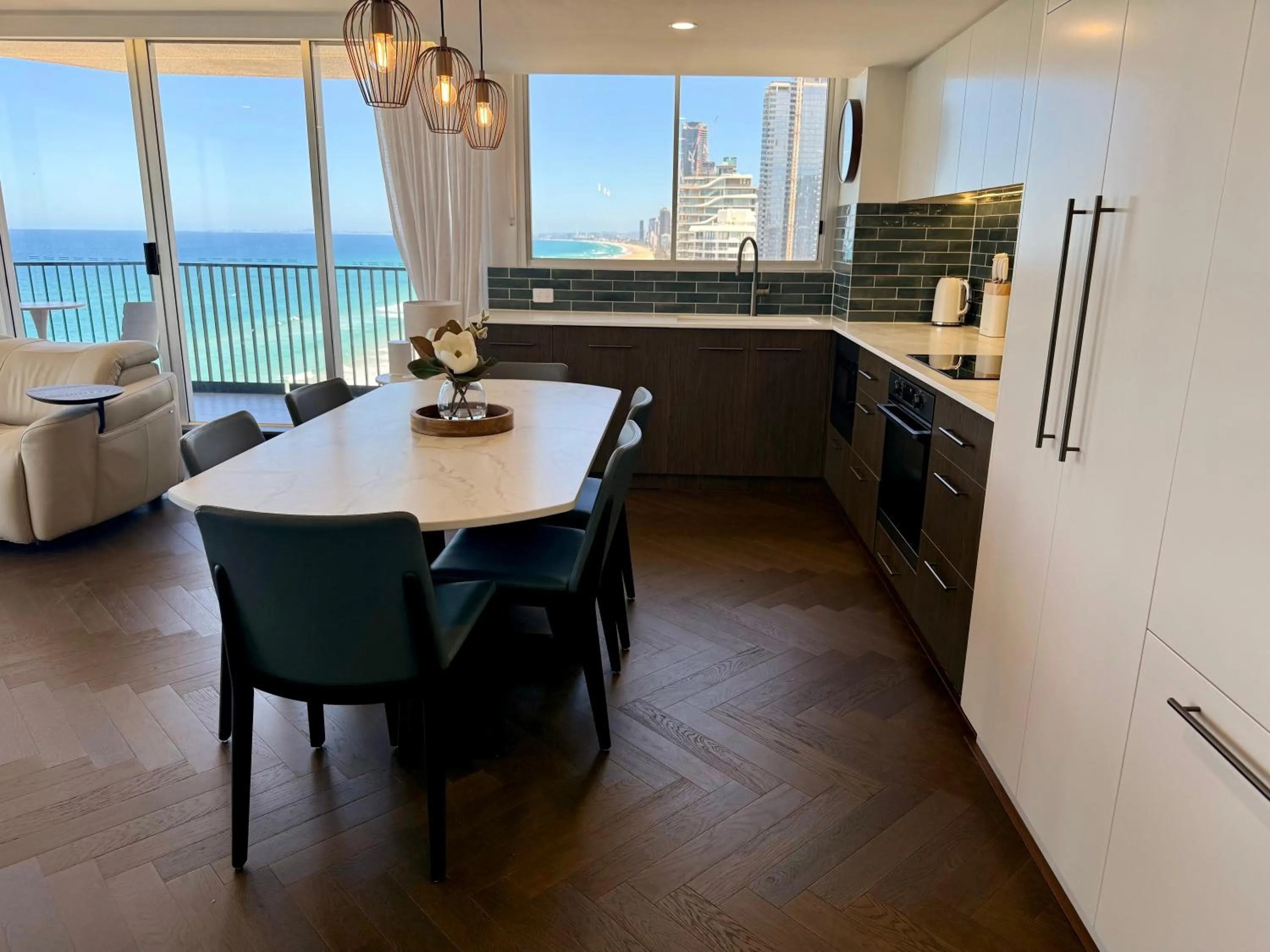 Golden Sands on the Beach - Absolute Beachfront Apartments