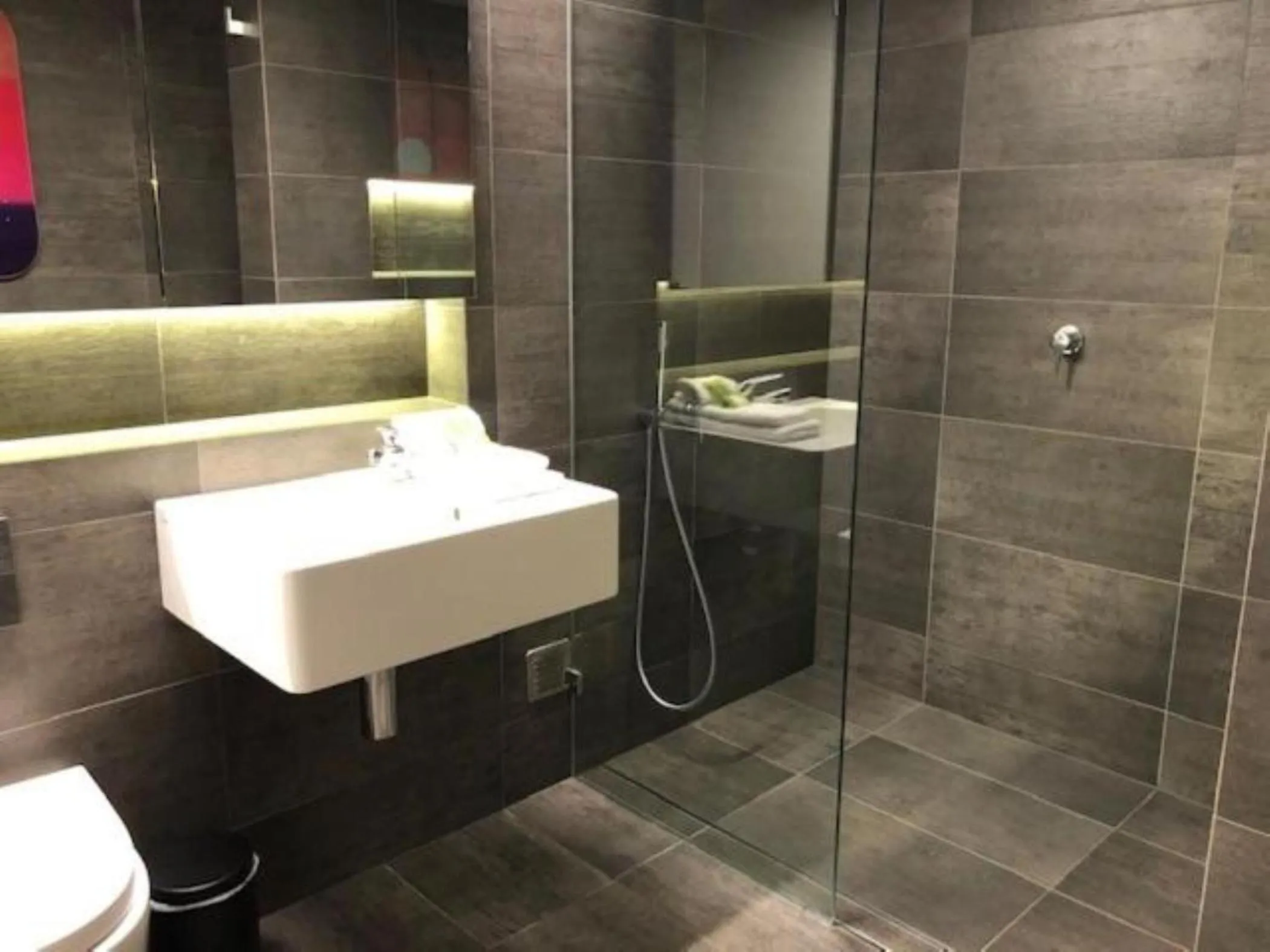 Bathroom in Golden Sands on the Beach - Absolute Beachfront Apartments