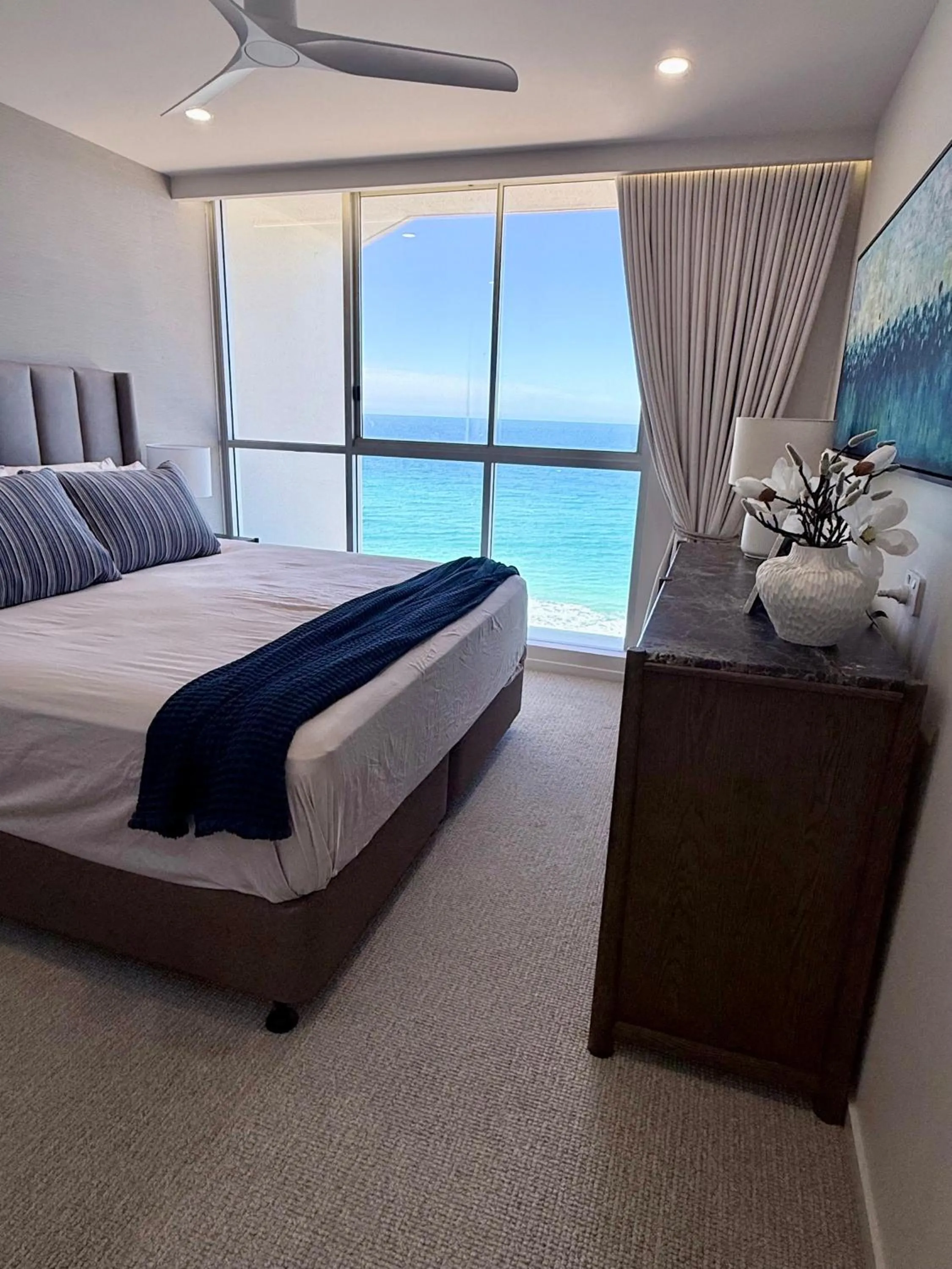 Bedroom, Bed in Golden Sands on the Beach - Absolute Beachfront Apartments
