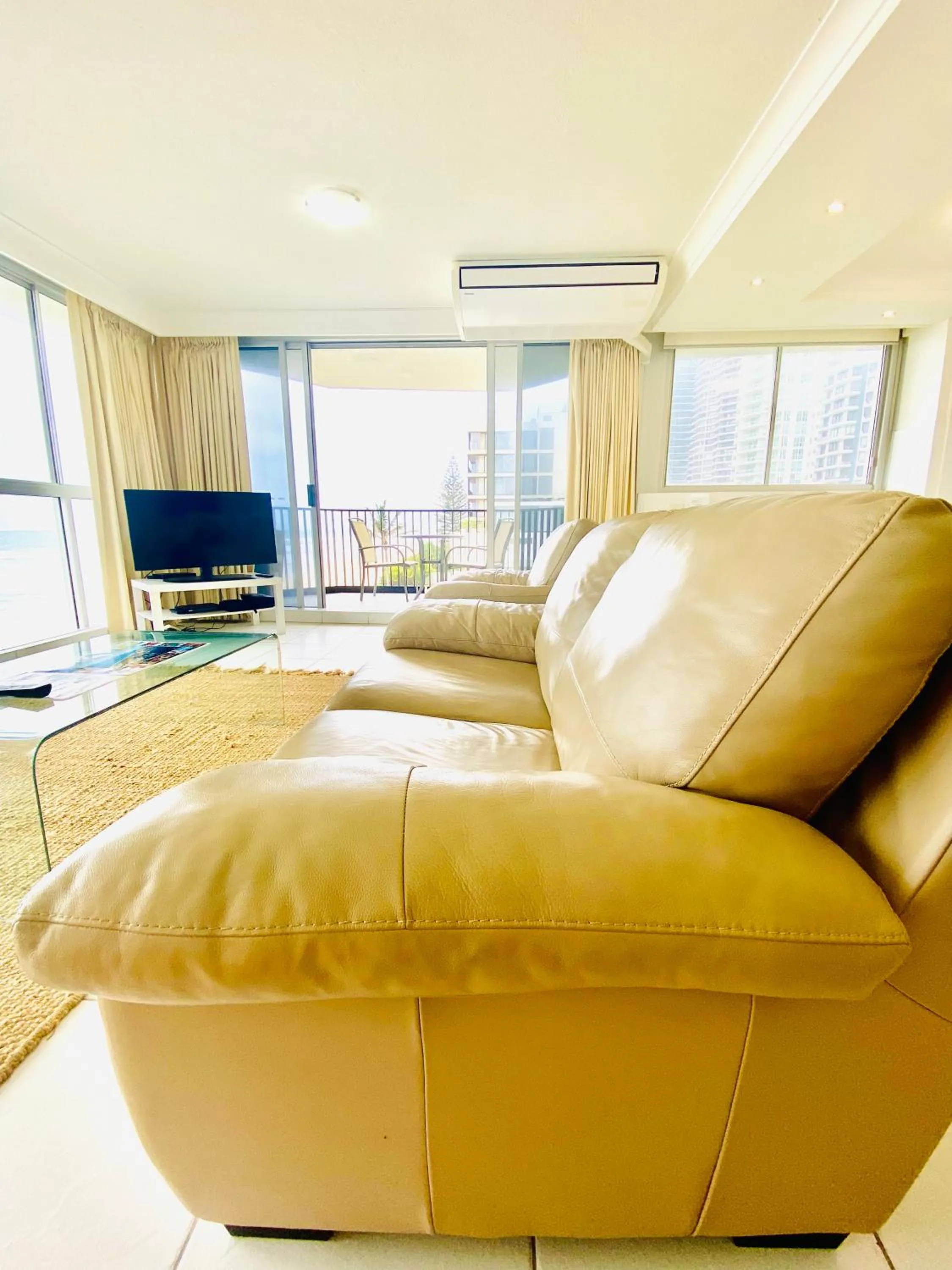 TV and multimedia in Golden Sands on the Beach - Absolute Beachfront Apartments