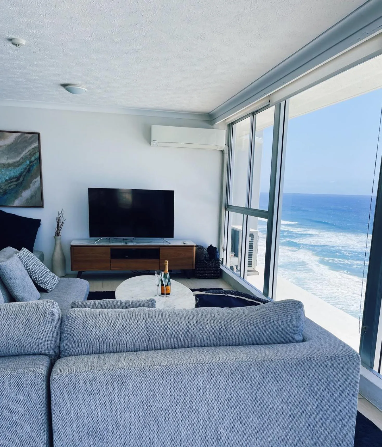 TV and multimedia in Golden Sands on the Beach - Absolute Beachfront Apartments