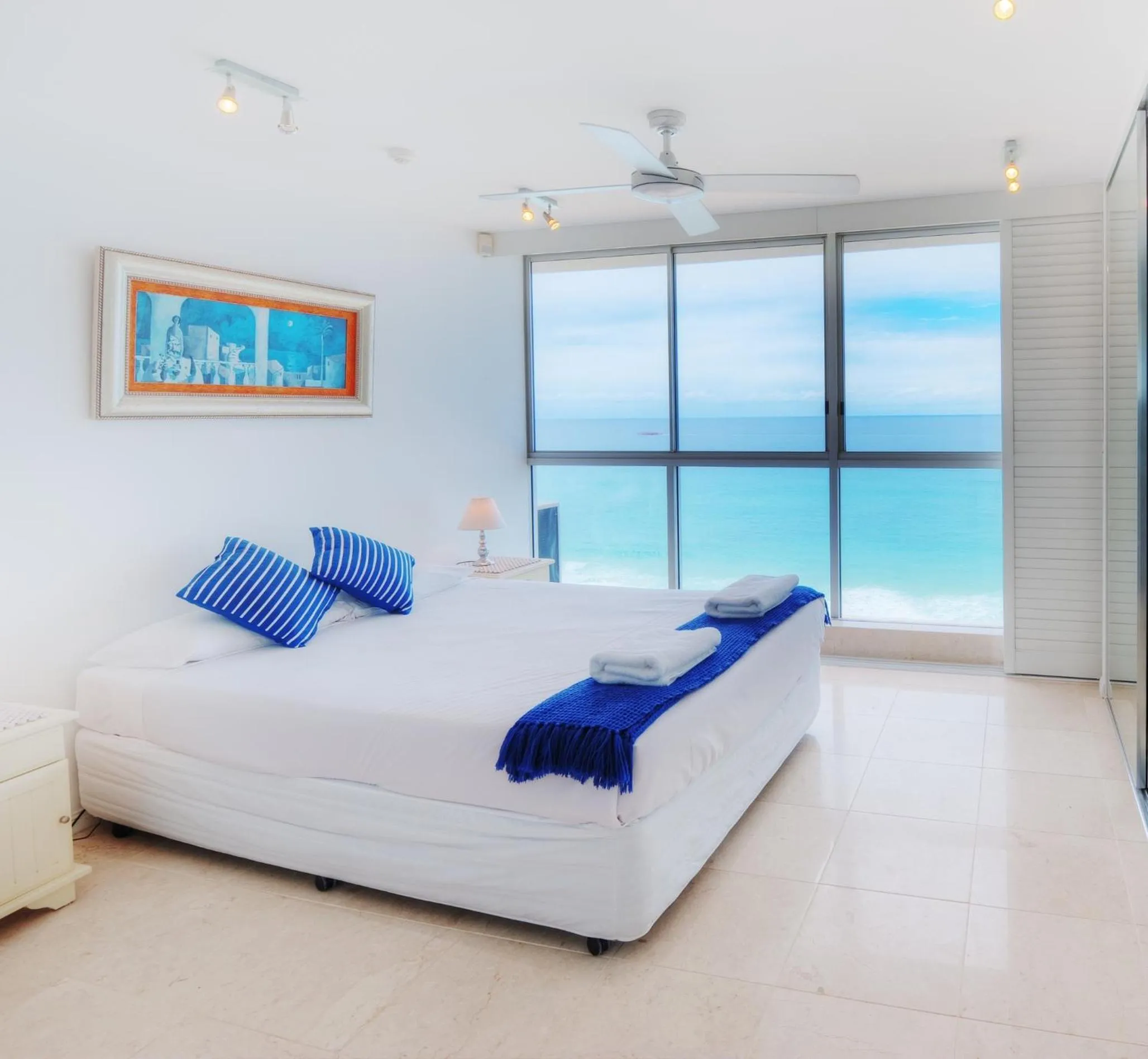 Bedroom, Bed in Golden Sands on the Beach - Absolute Beachfront Apartments