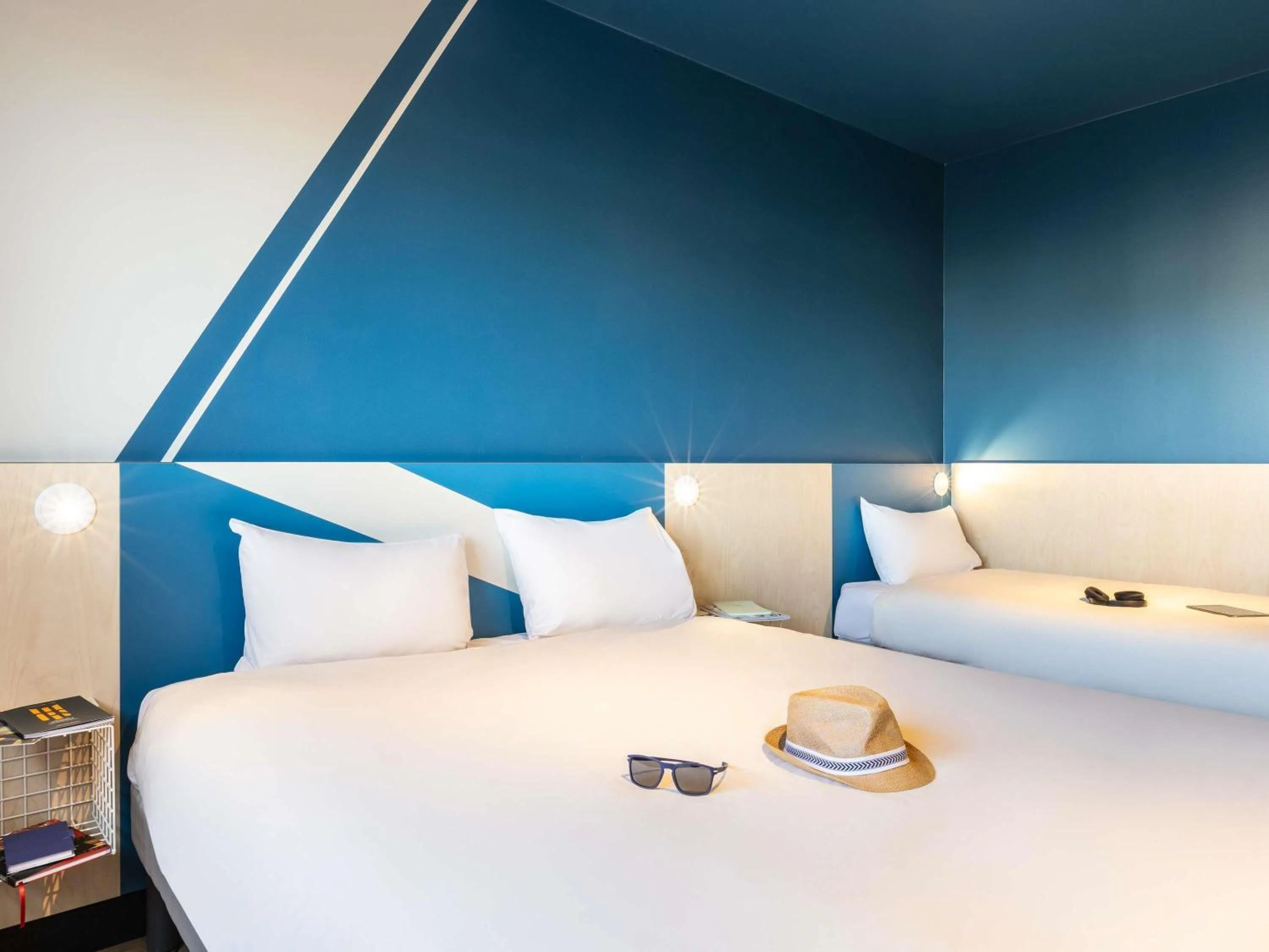 Property building, Bed in ibis budget Saint Dié des Vosges