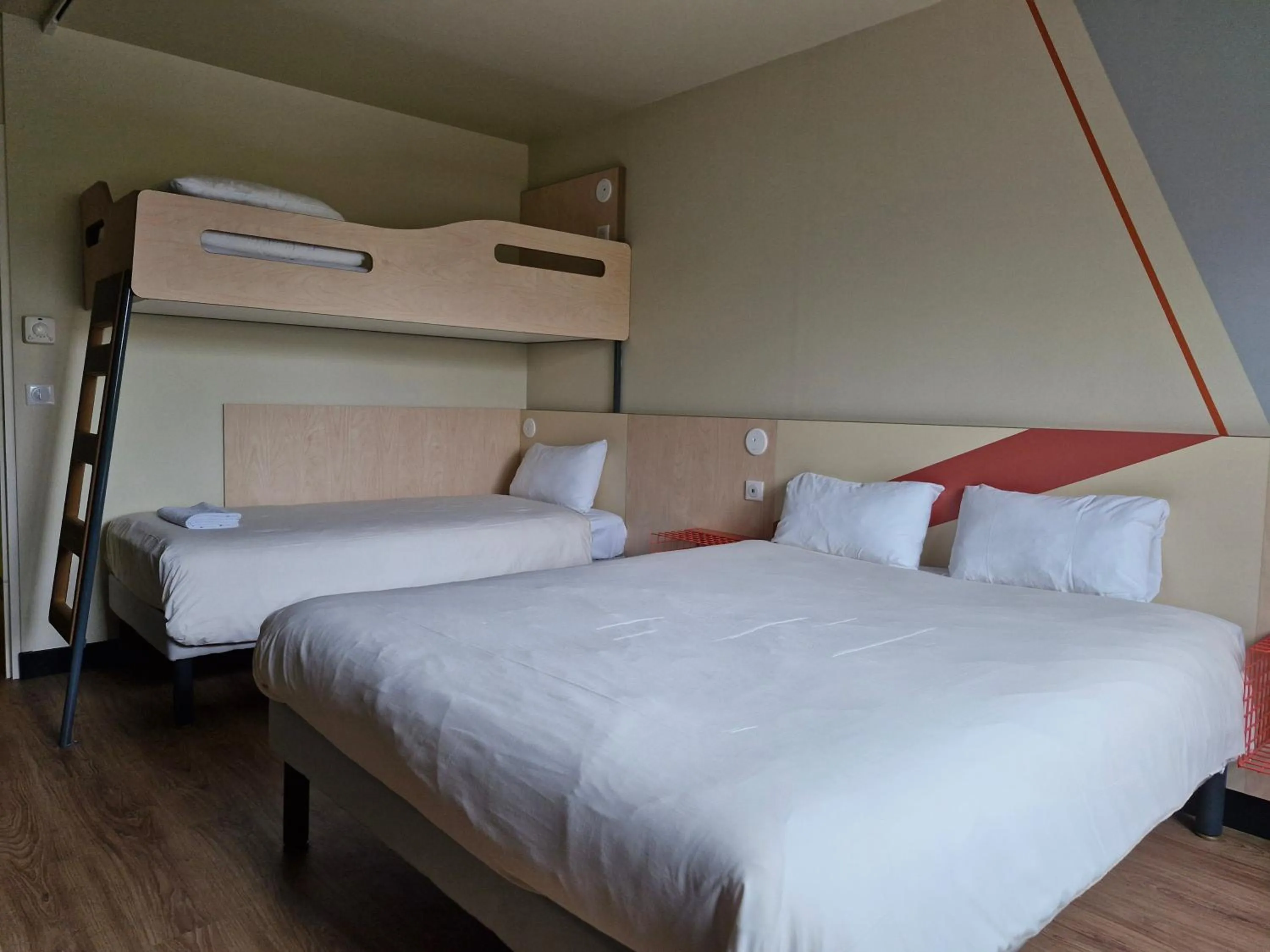 Photo of the whole room, Bed in ibis budget Saint Dié des Vosges