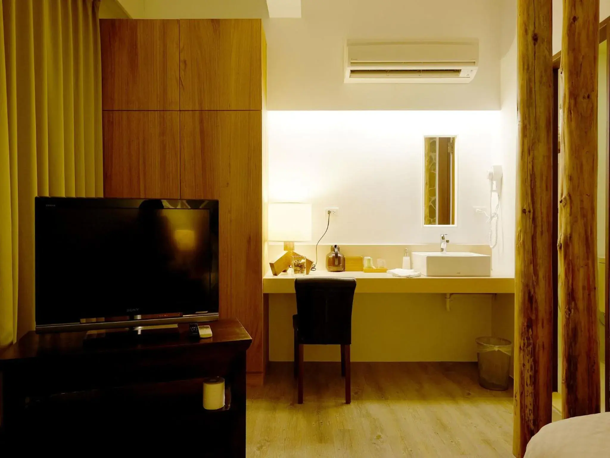 Deluxe Queen Room - single occupancy in Shire Homestay Deluxe Queen Room - single occupancy in Shire Homestay