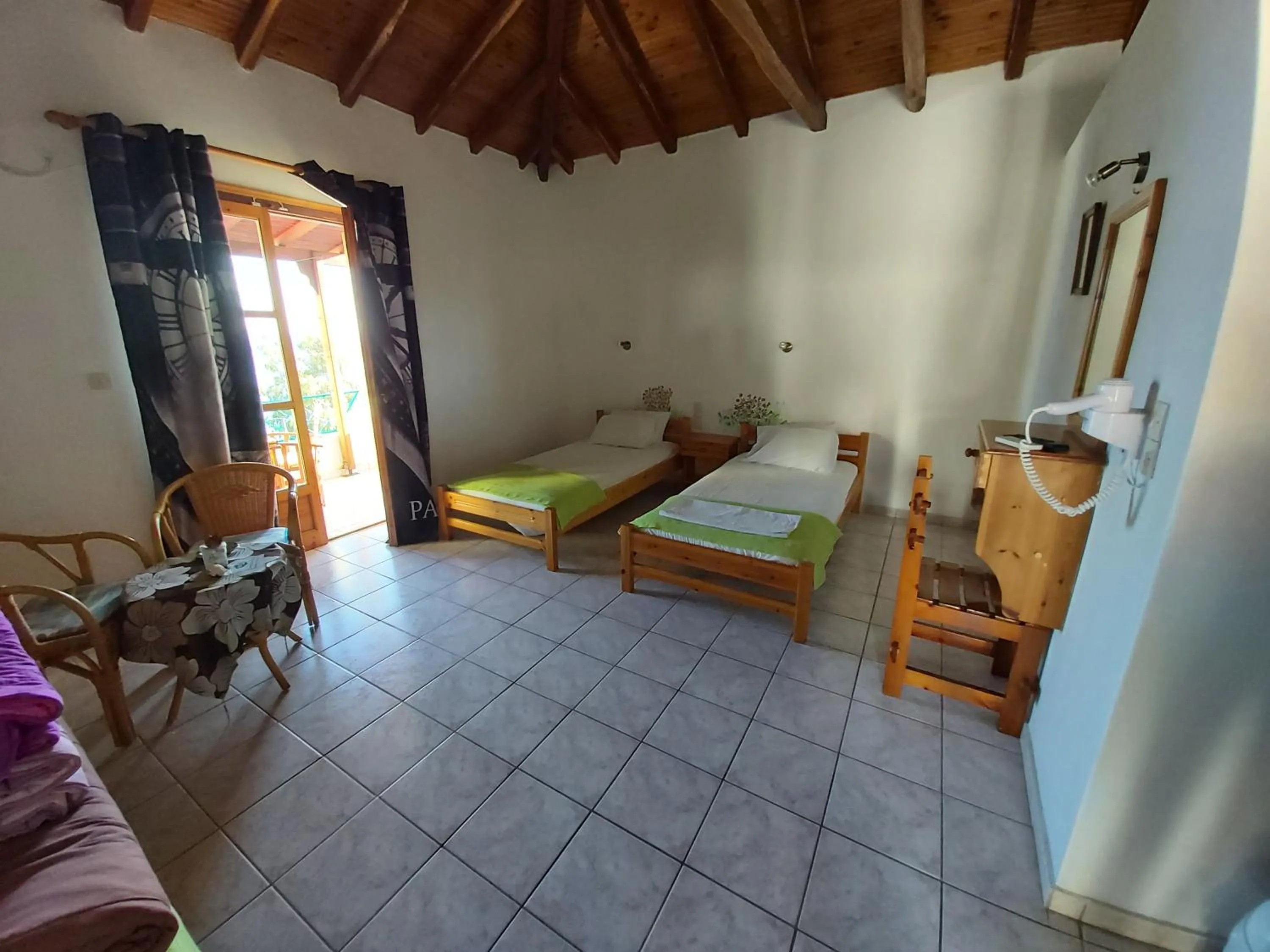 Photo of the whole room, Bed in Azalea