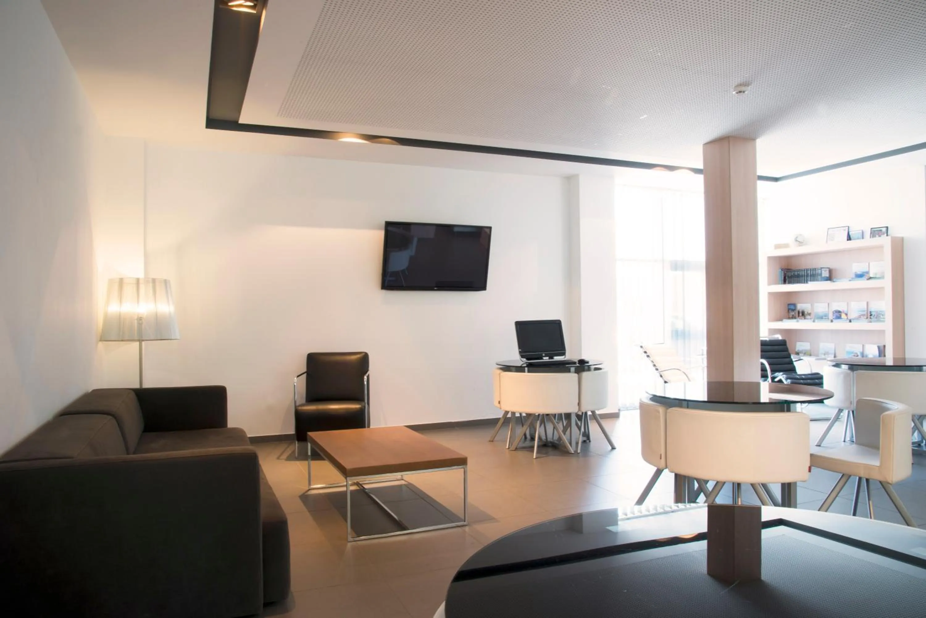 Communal lounge/ TV room in Hotel Sercotel Plana Parc