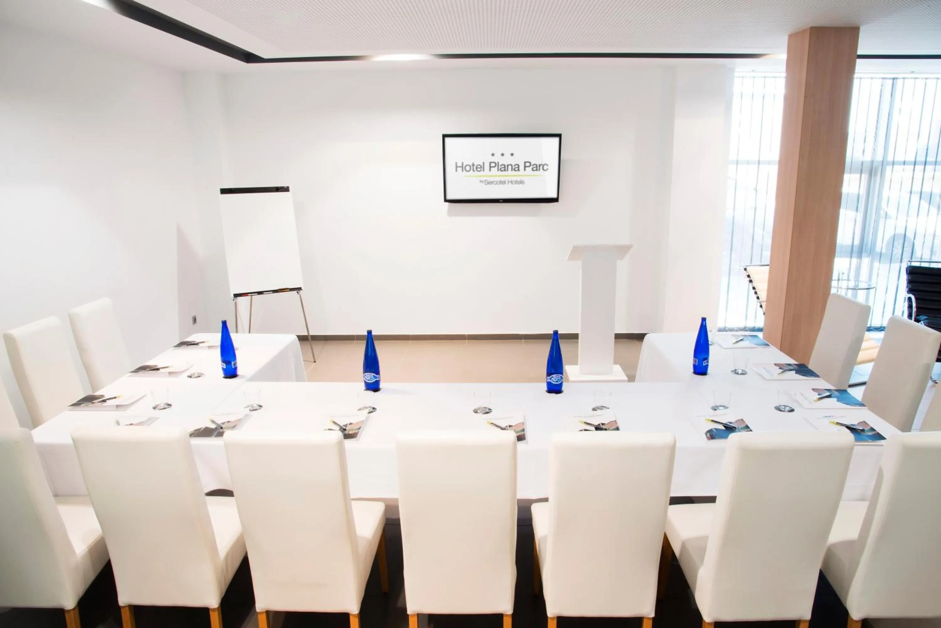 Communal lounge/ TV room in Hotel Sercotel Plana Parc