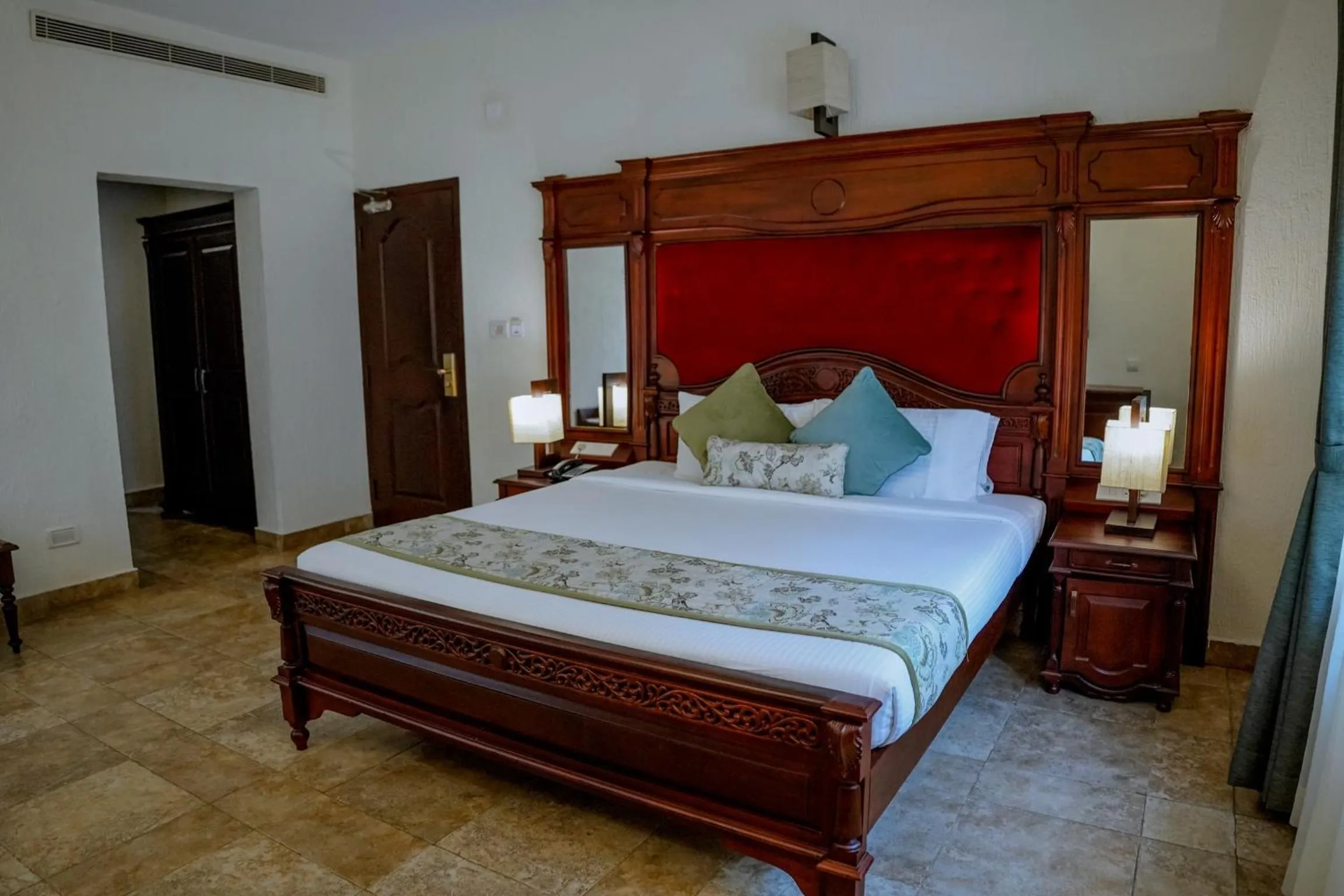 Bed in The World Backwaters, Alleppey