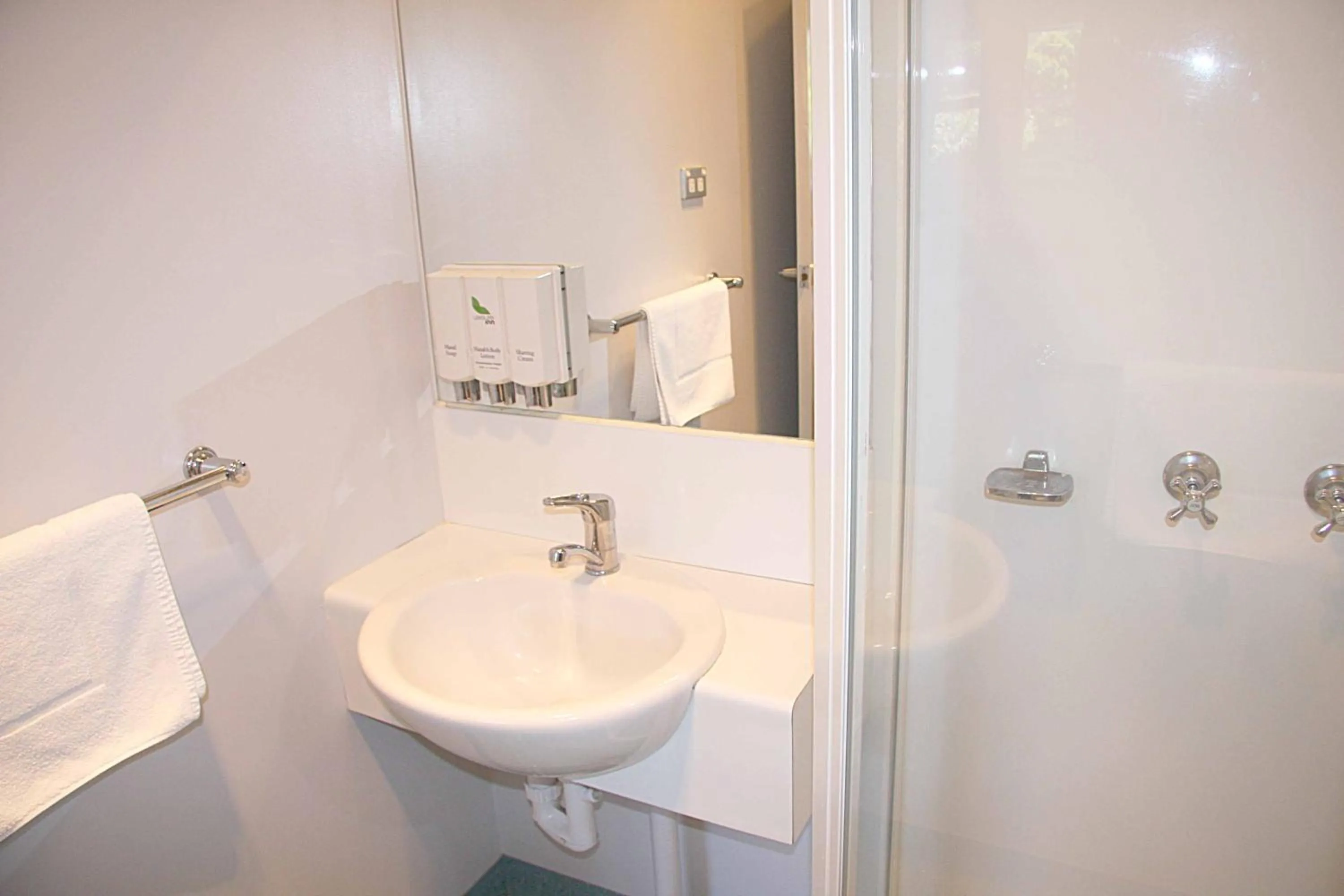 Bathroom in Waterfront Lodge Motel