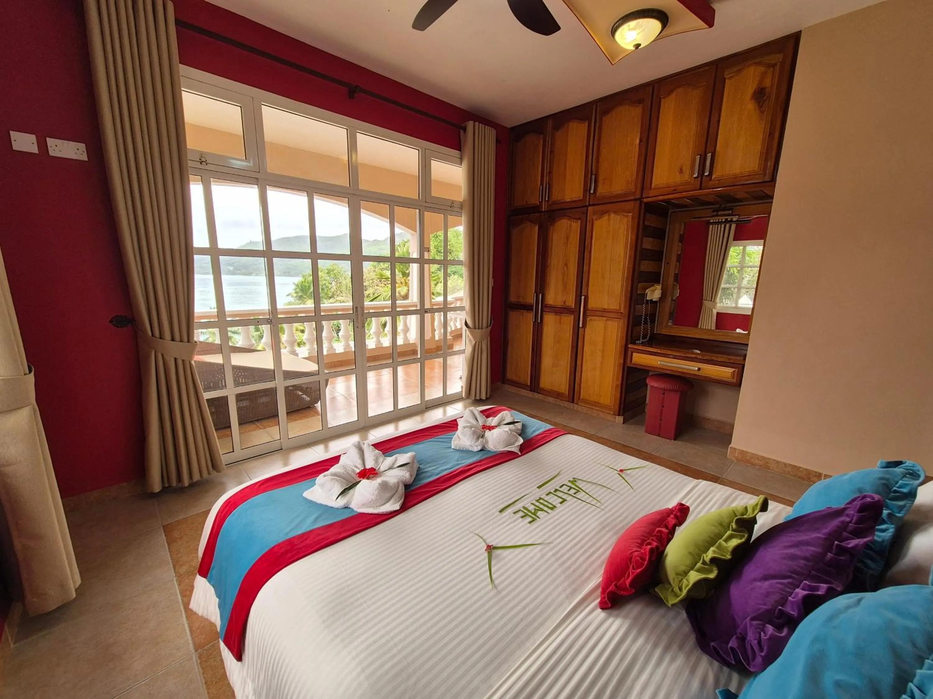 Bedroom, Bed in Au Fond De Mer View