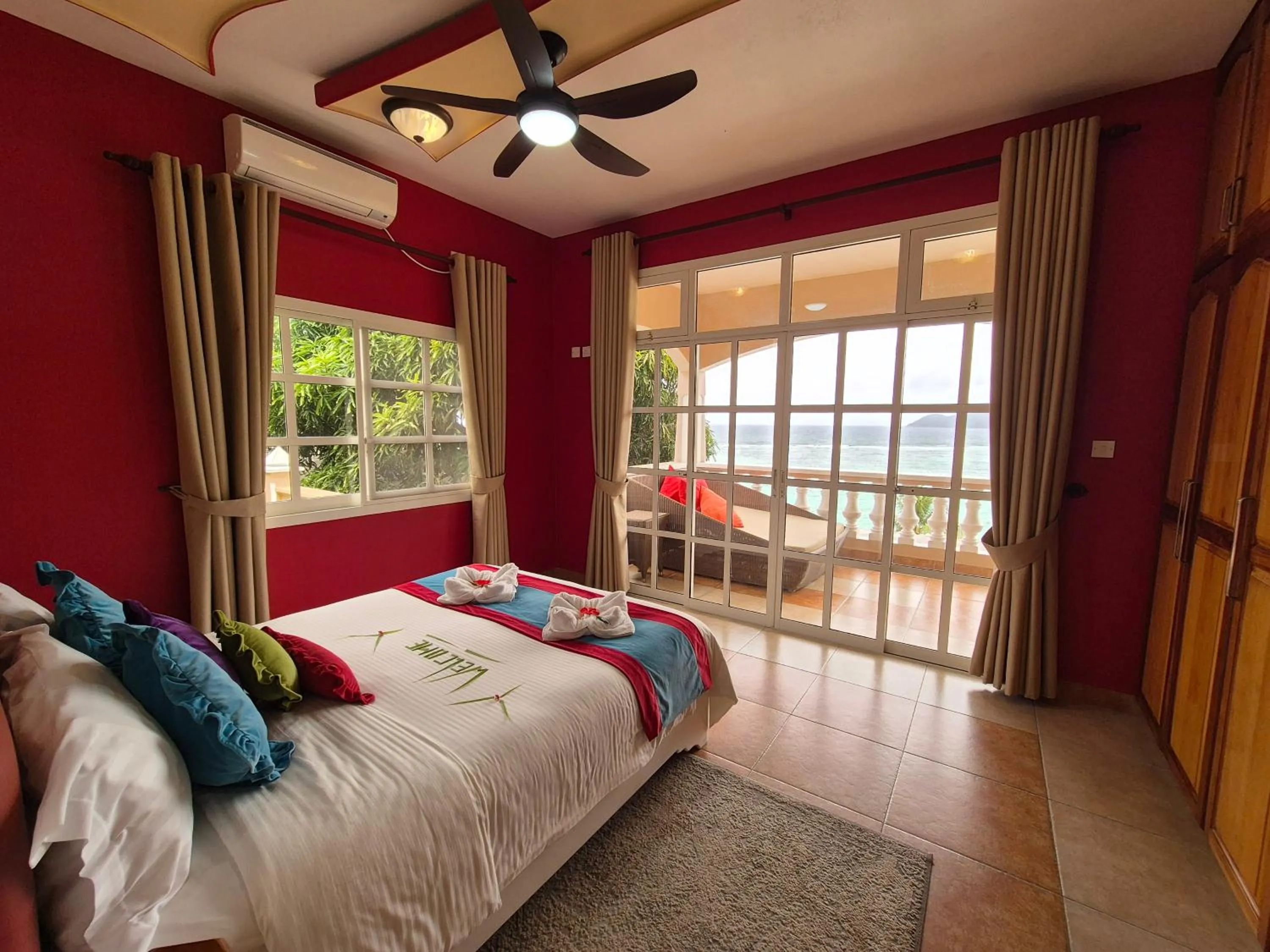 Bedroom, Bed in Au Fond De Mer View