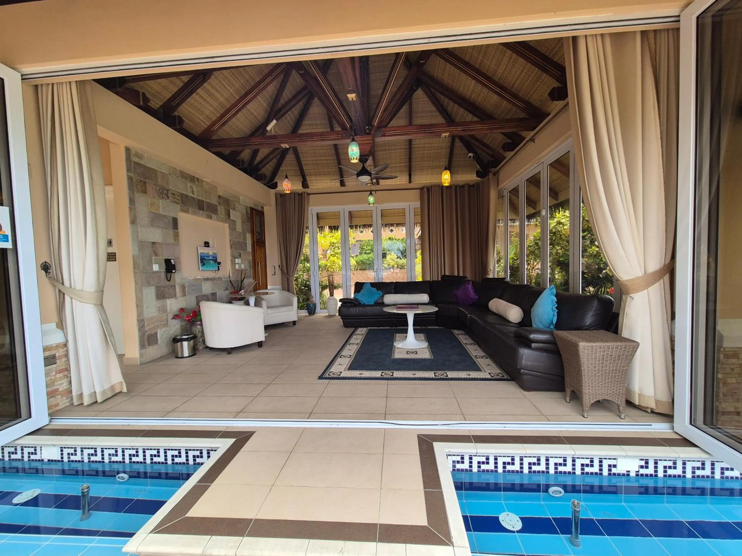 Communal lounge/ TV room in Au Fond De Mer View