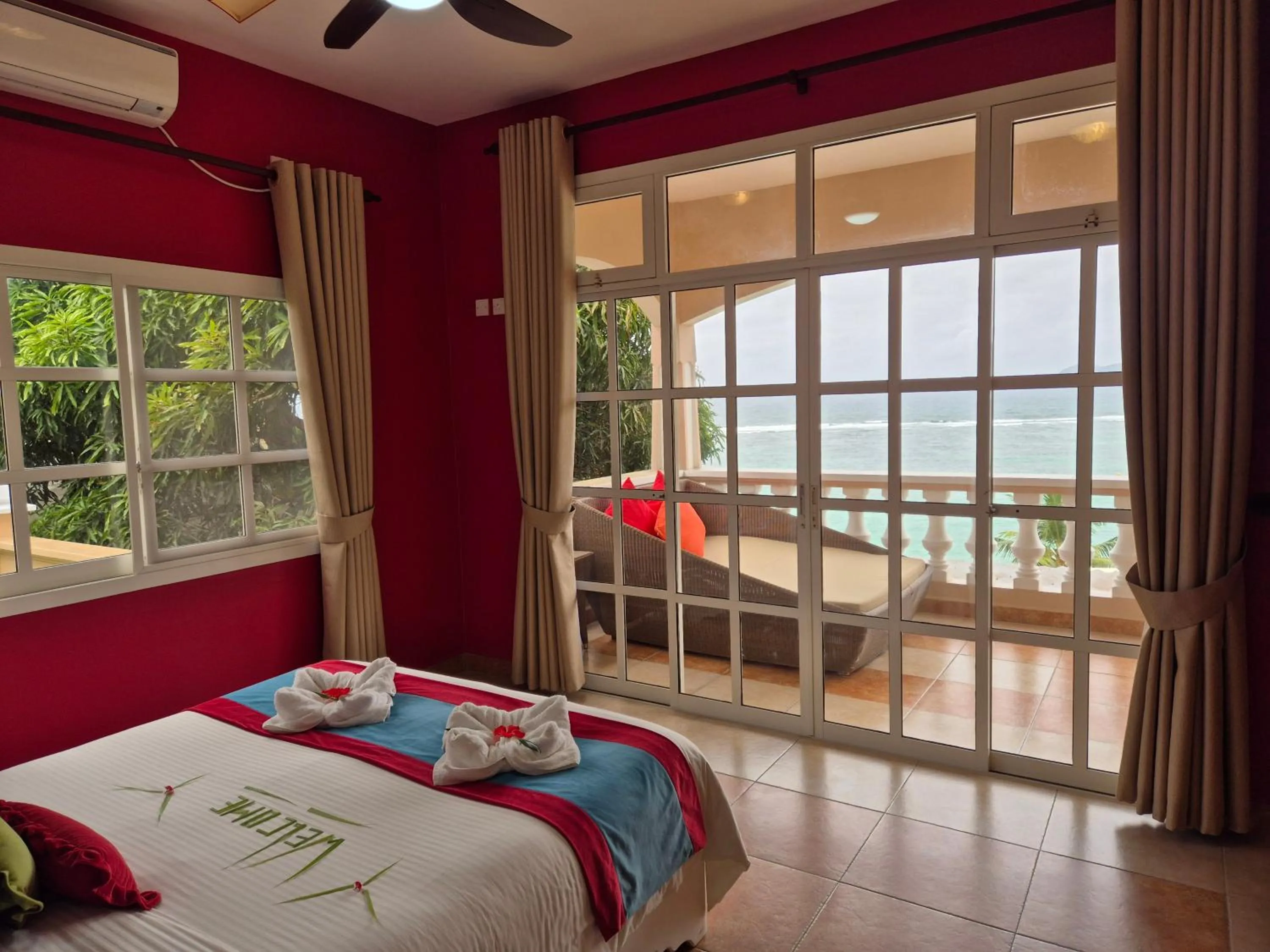 Sea view, Bed in Au Fond De Mer View