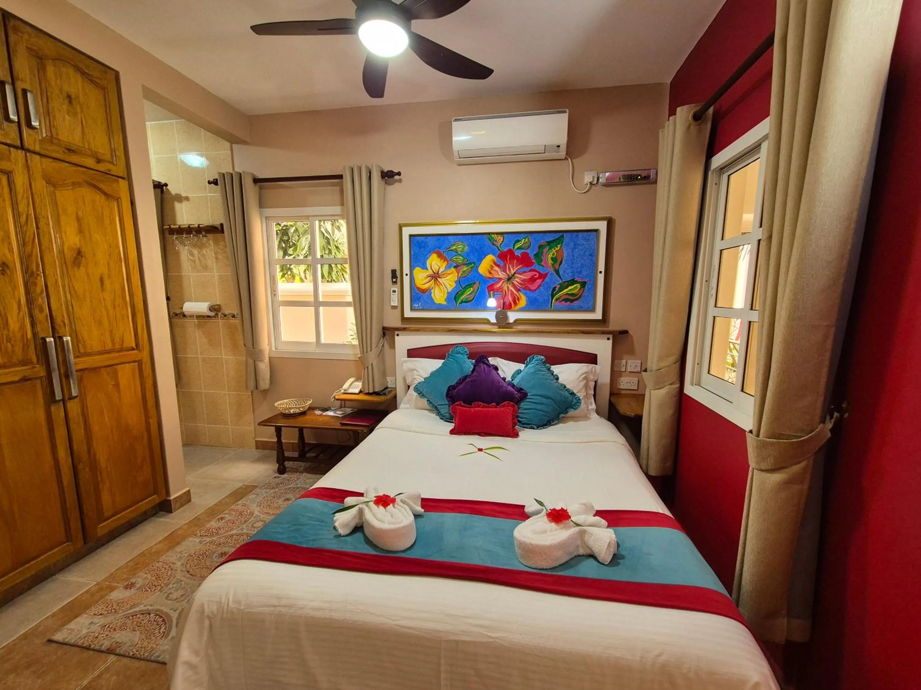 Bedroom, Bed in Au Fond De Mer View