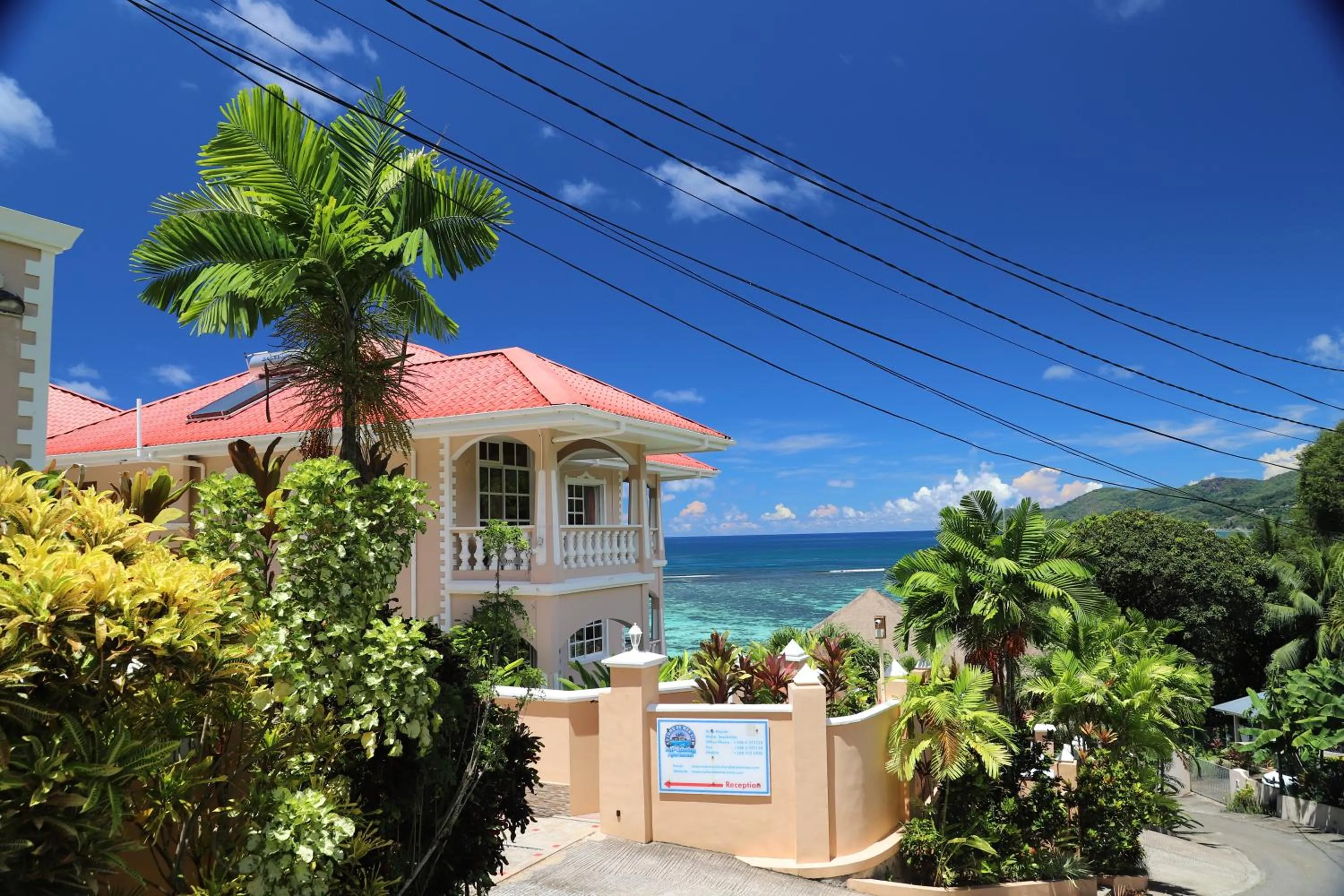 Facade/entrance in Au Fond De Mer View