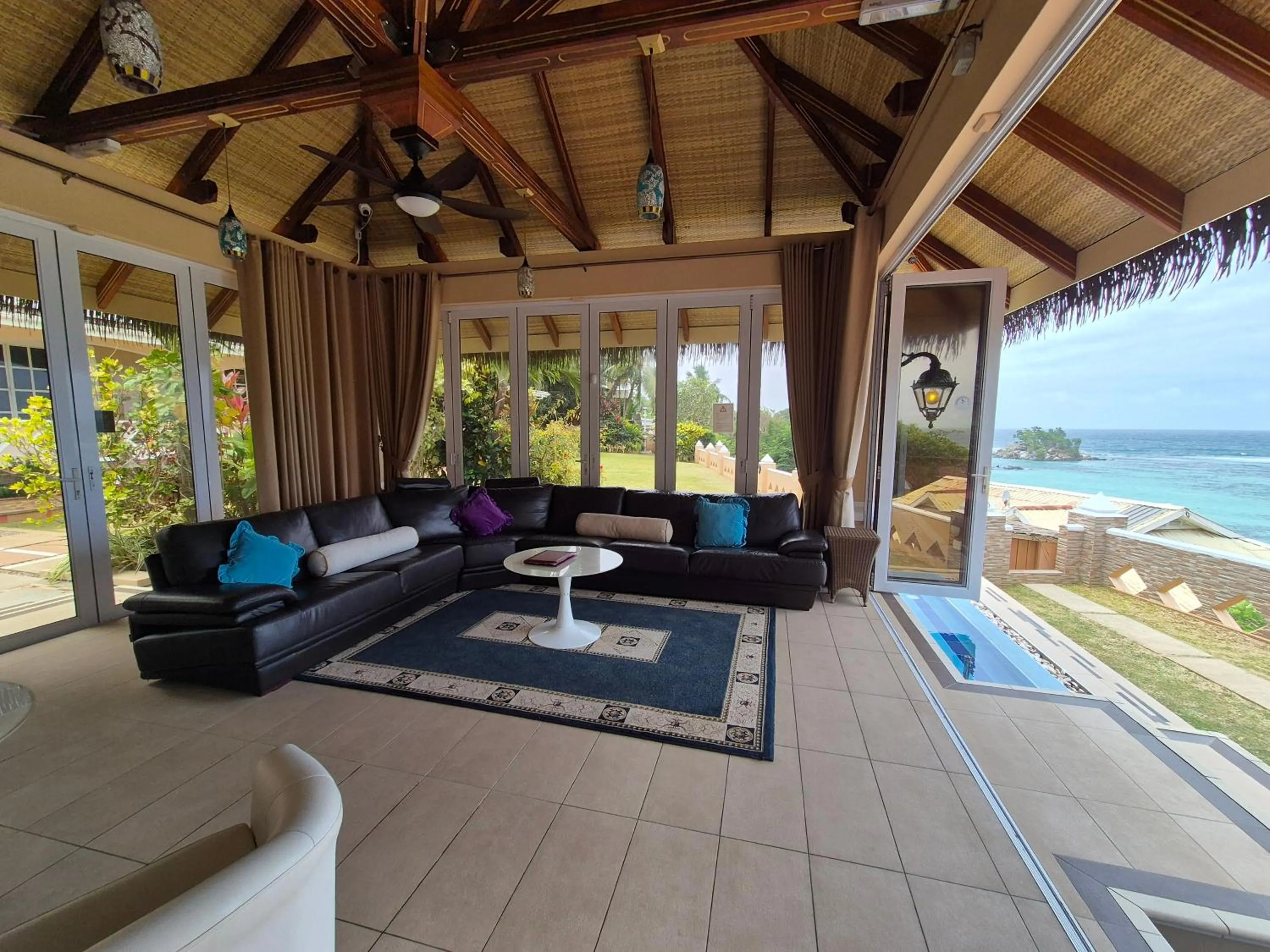 Communal lounge/ TV room in Au Fond De Mer View